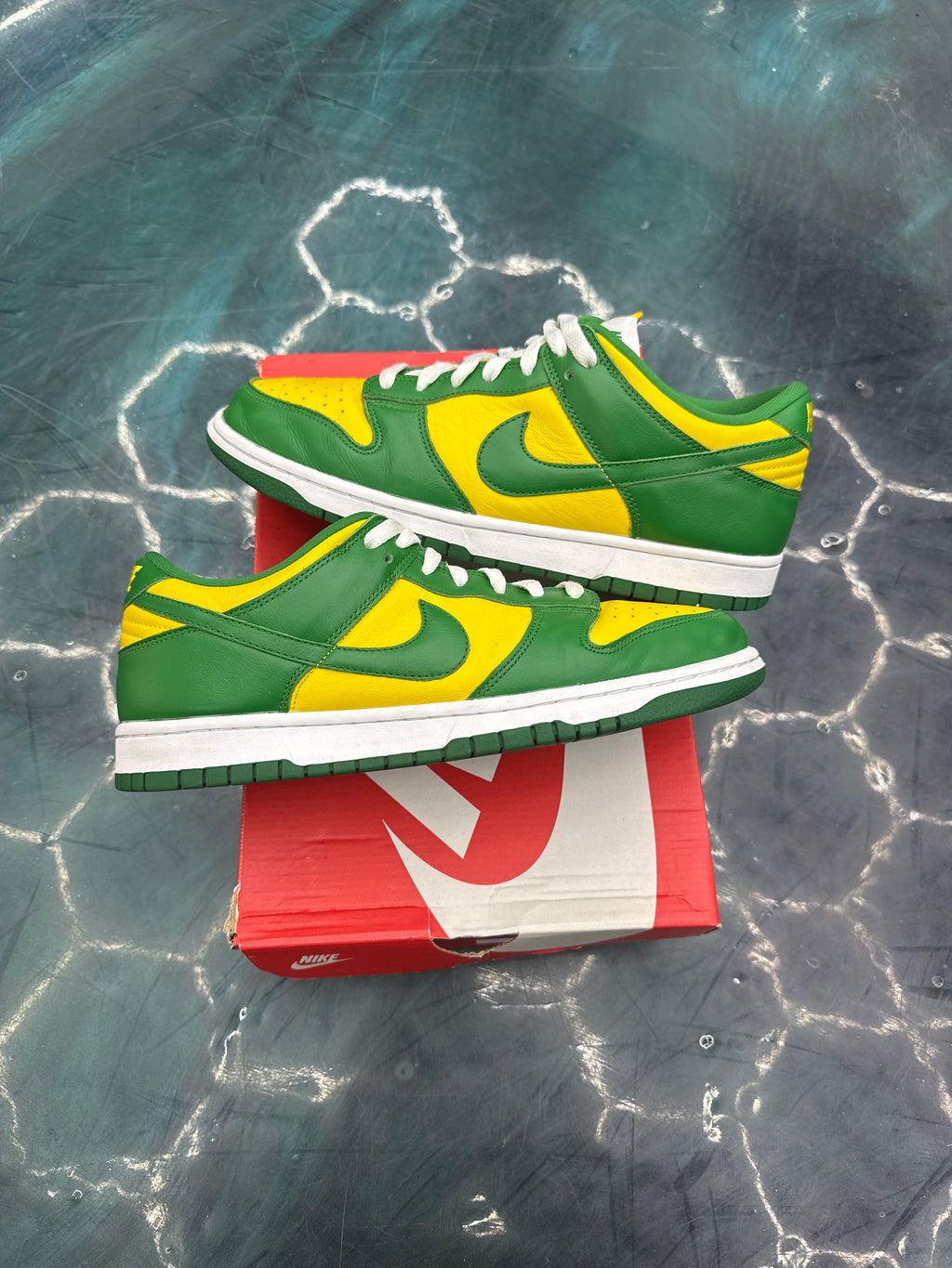 NIKE DUNK LOW BRAZIL (2020/2024) PRE OWNED SIZE 10.5