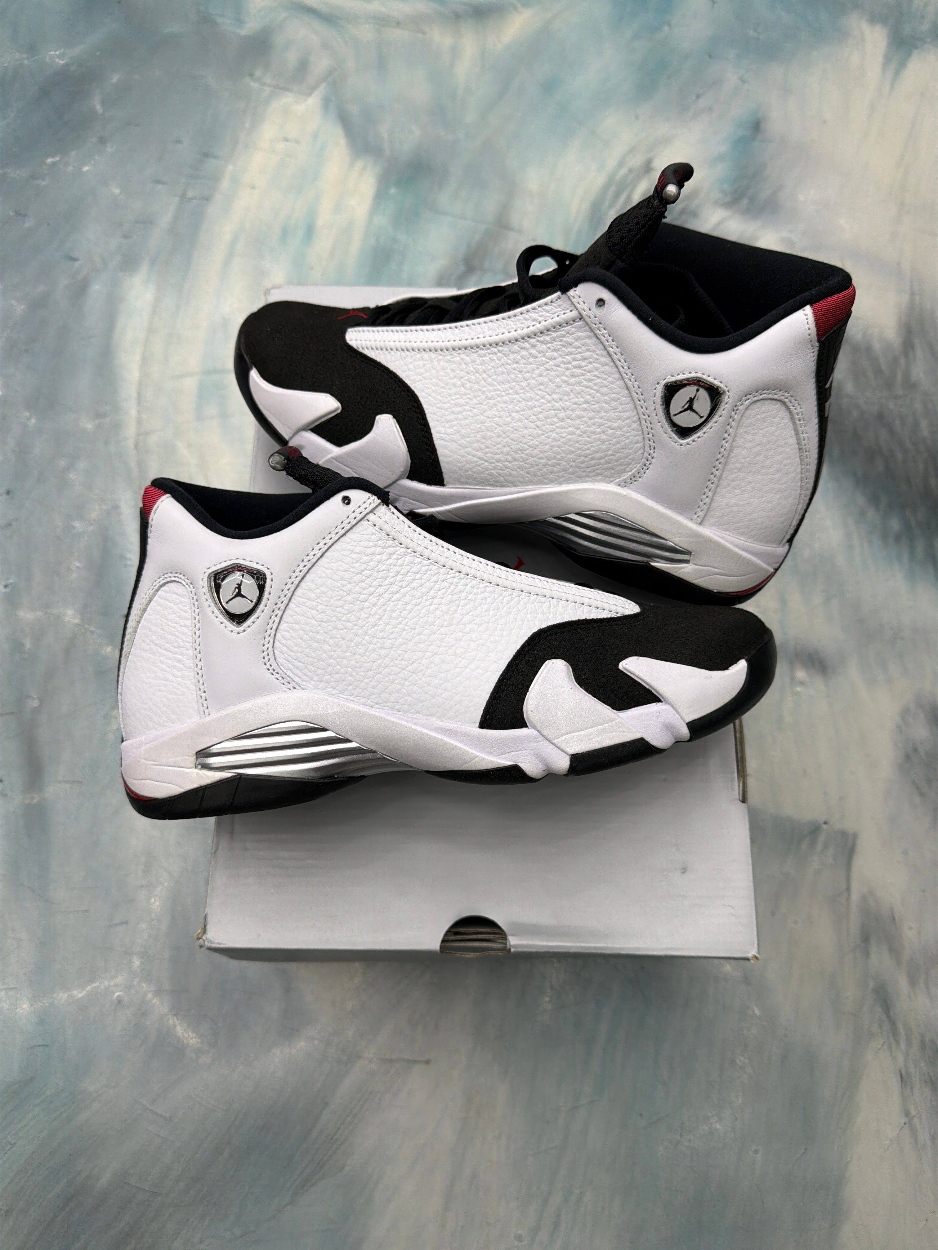 JORDAN 14 RETRO BLACK TOE PRE OWNED SIZE 9