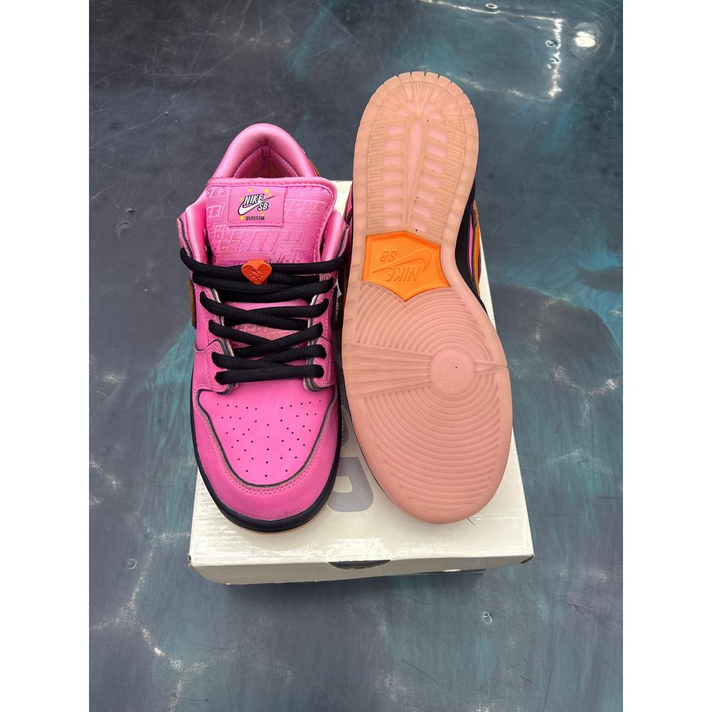 NIKE SB DUNK LOW THE POWERPUFF GIRLS BLOSSOM PRE-OWNED Size 10