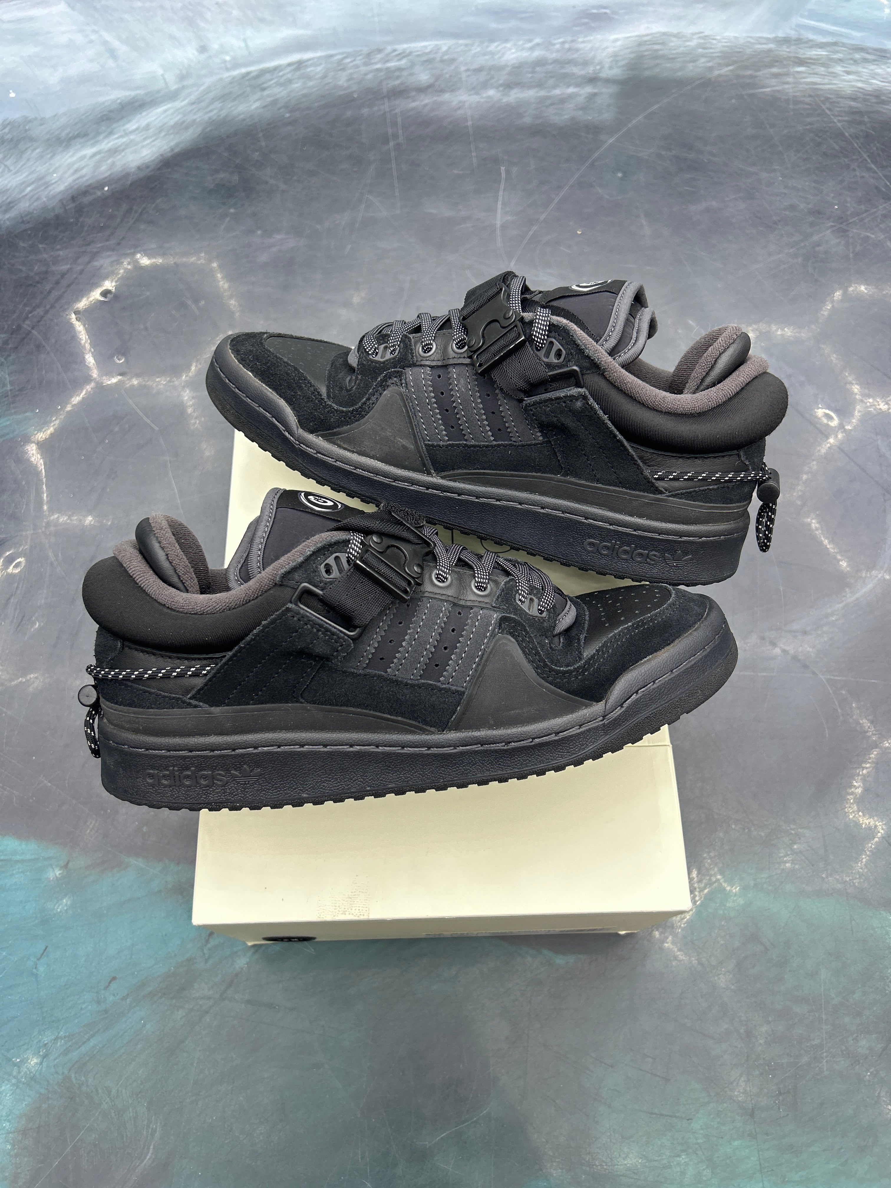 ADIDAS FORUM BUCKLE LOW BACK TO SCHOOL PRE OWNED SIZE 8