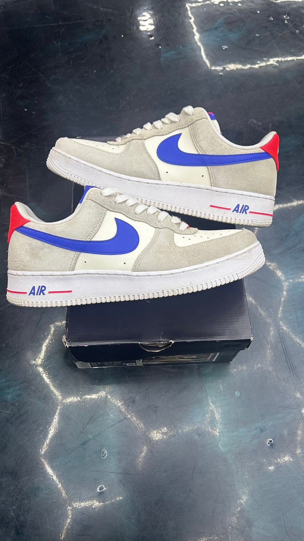 NIKE AIR FORCE 1 LOW 07 LV8 COCONUT MILK HYPER ROYAL PRE OWNED SIZE 11.5