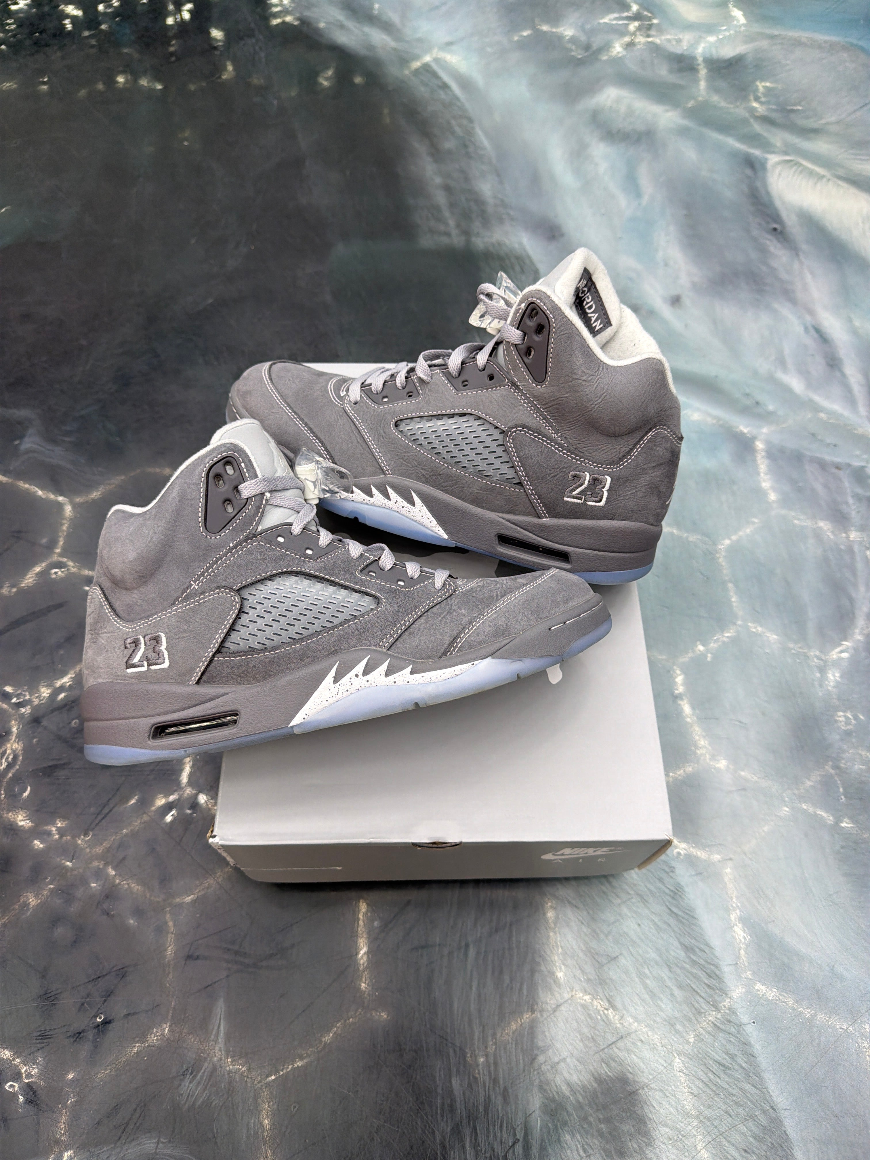 JORDAN 5 RETRO WOLF GREY PRE OWNED SIZE 11