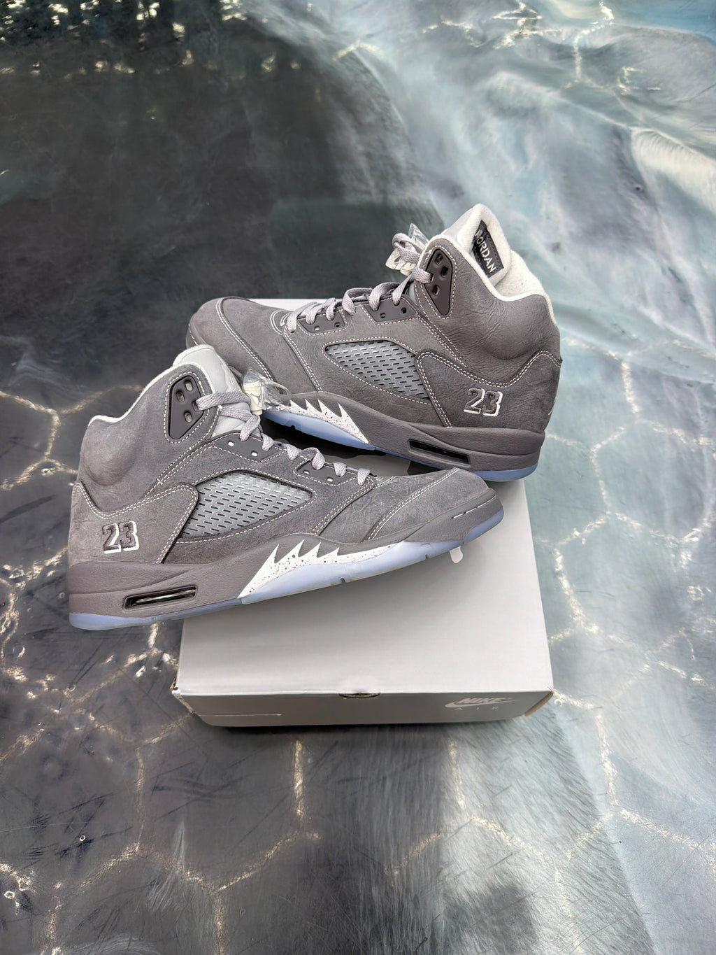 JORDAN 5 RETRO WOLF GREY PRE OWNED SIZE 11