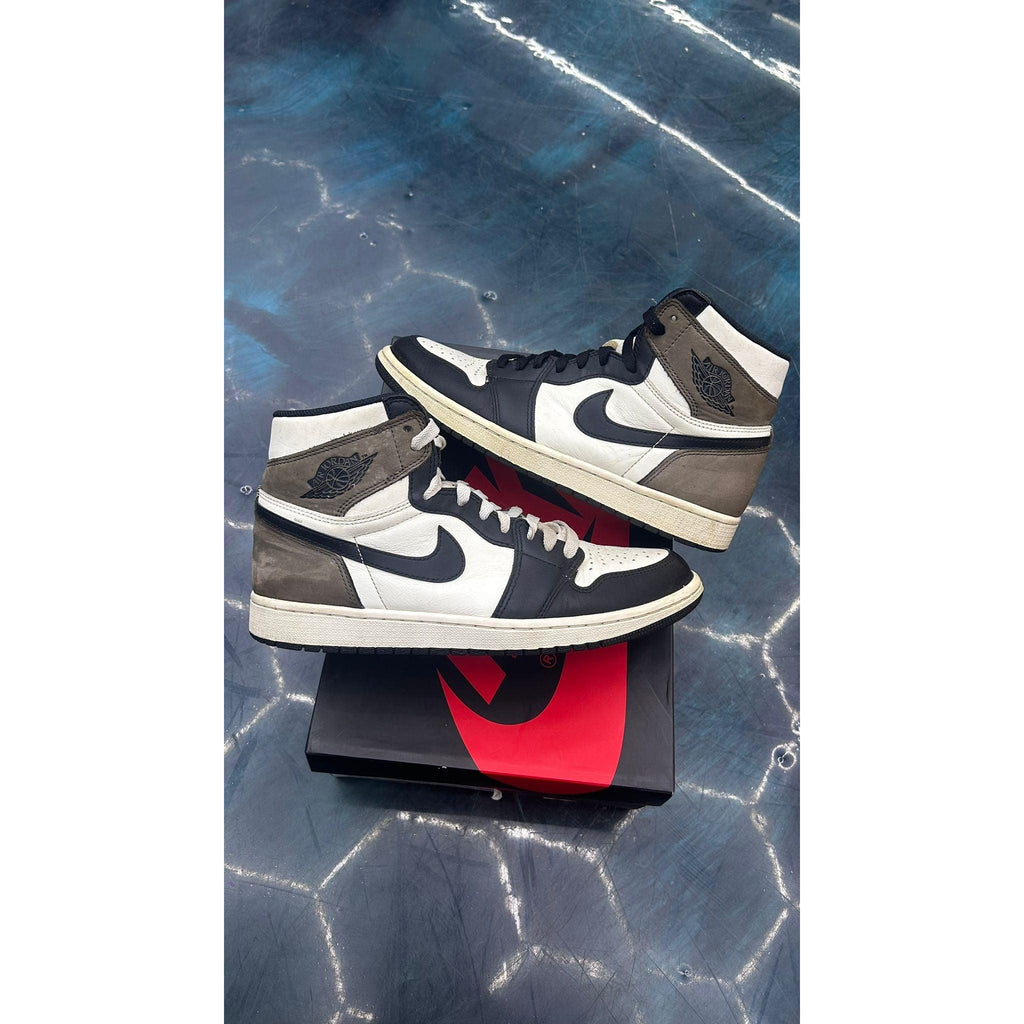 JORDAN 1 RETRO HIGH DARK MOCHA PRE OWNED SIZE 10