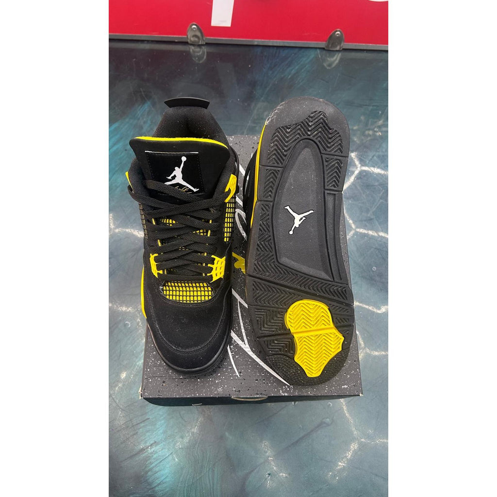 JORDAN 4 RETRO YELLOW THUNDER PRE OWNED SIZE 10.5