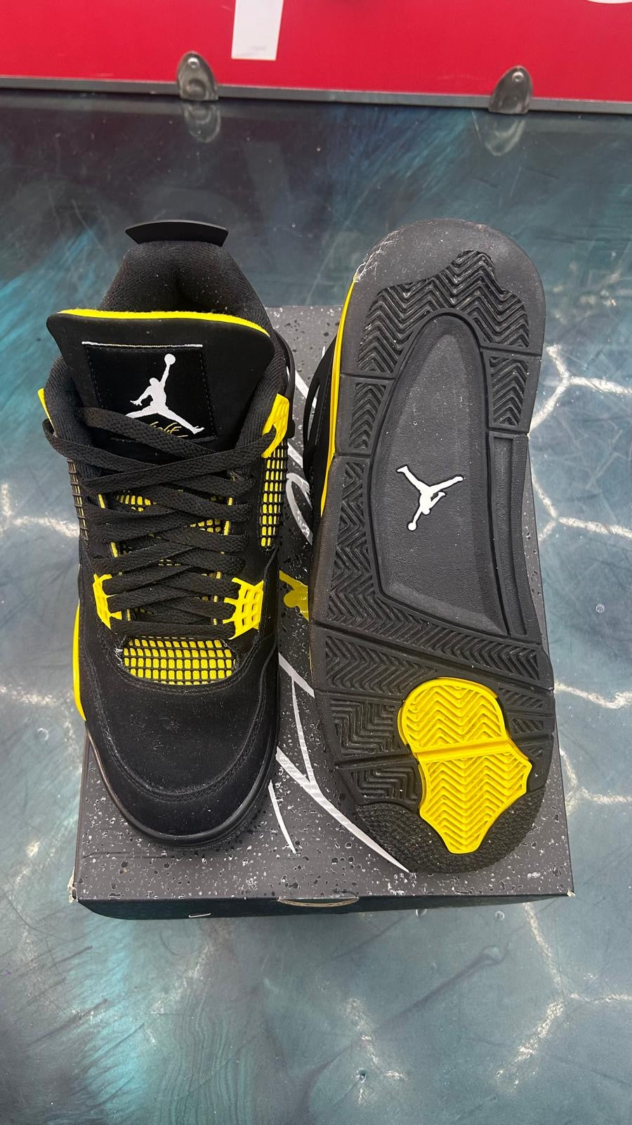 JORDAN 4 RETRO YELLOW THUNDER PRE OWNED SIZE 10.5