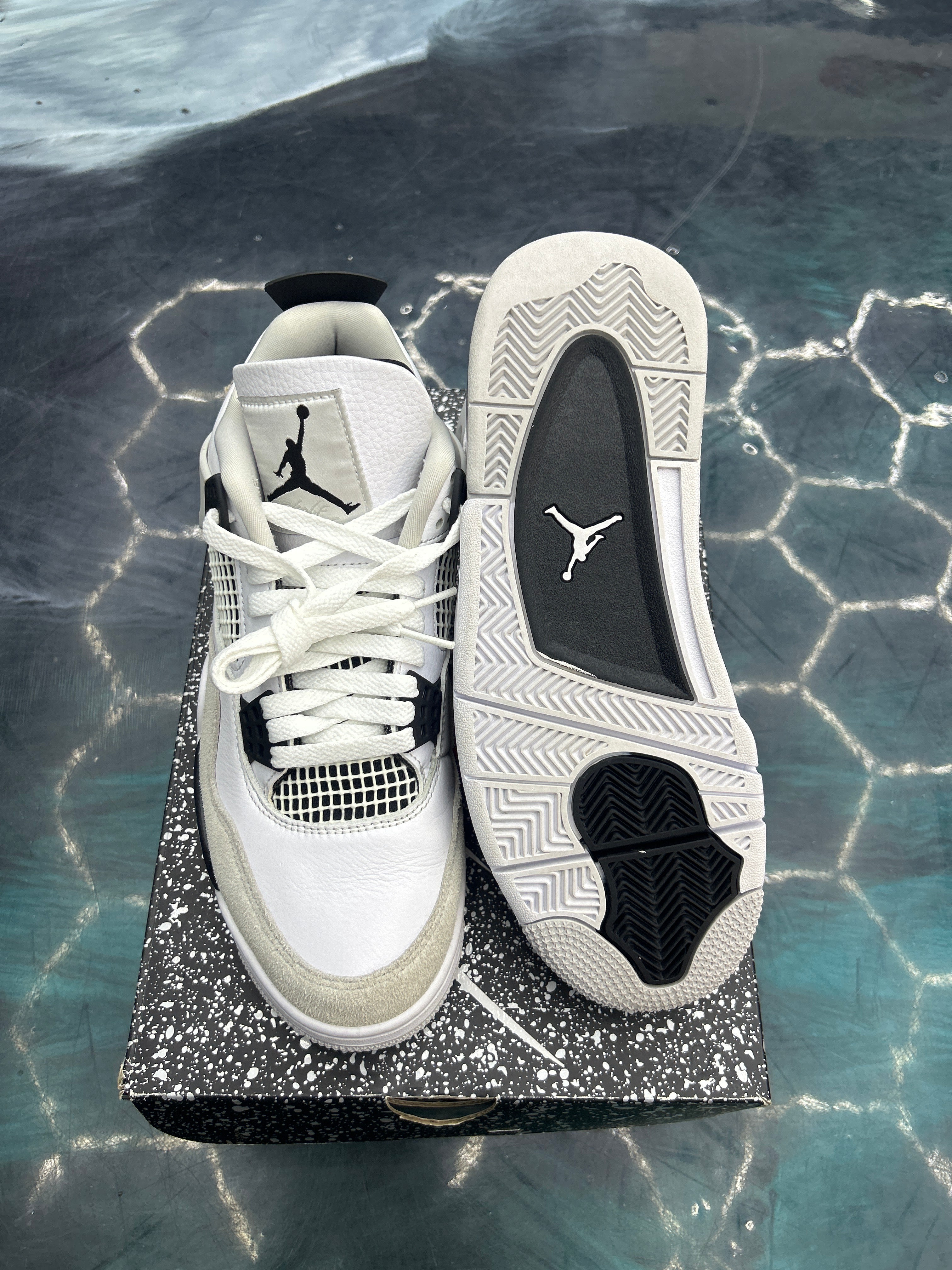 JORDAN 4 RETRO MILITARY BLACK PRE OWNED SIZE 8