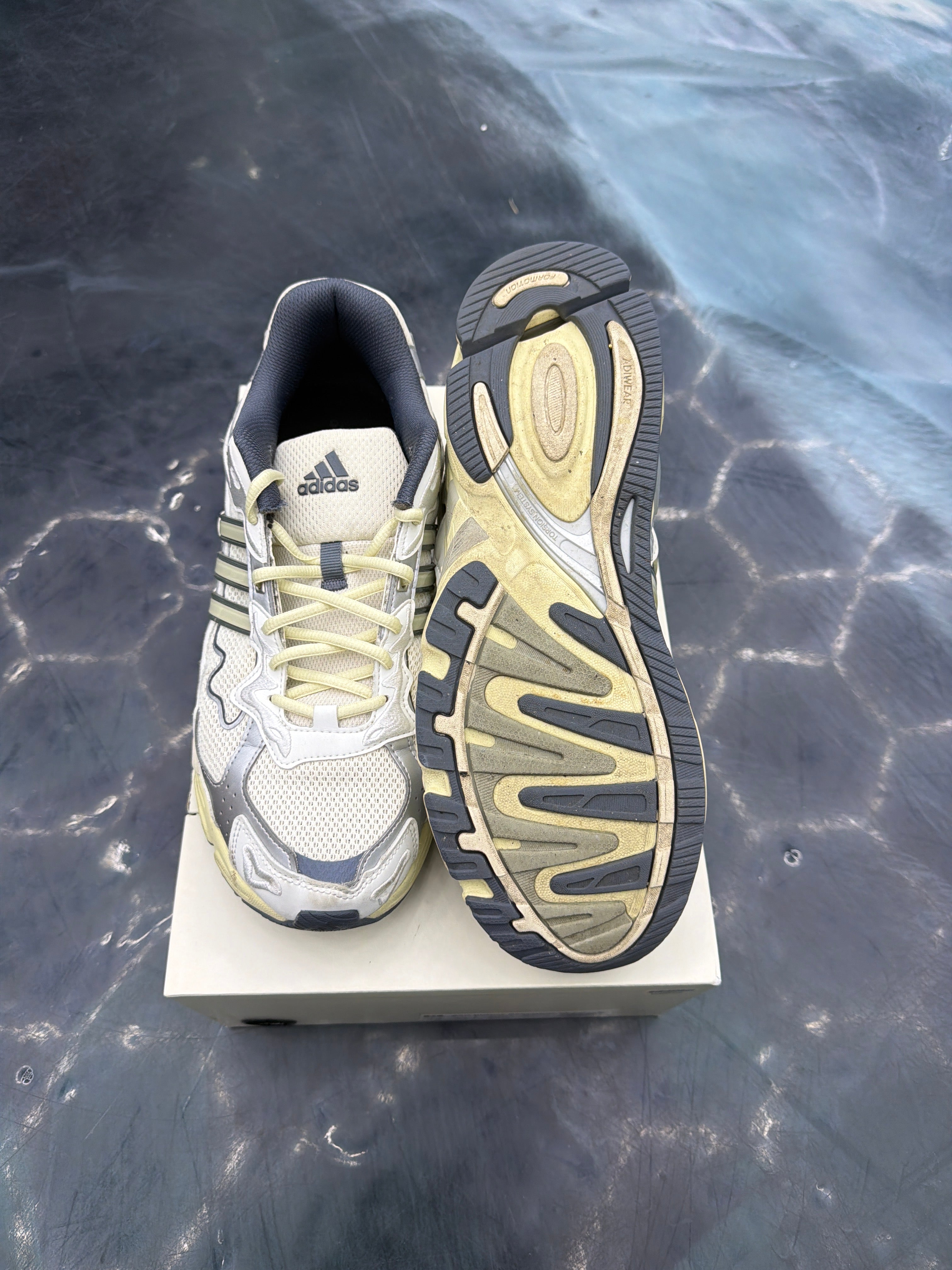ADIDAS RESPONSE CL BAD BUNNY PRE OWNED SIZE 12