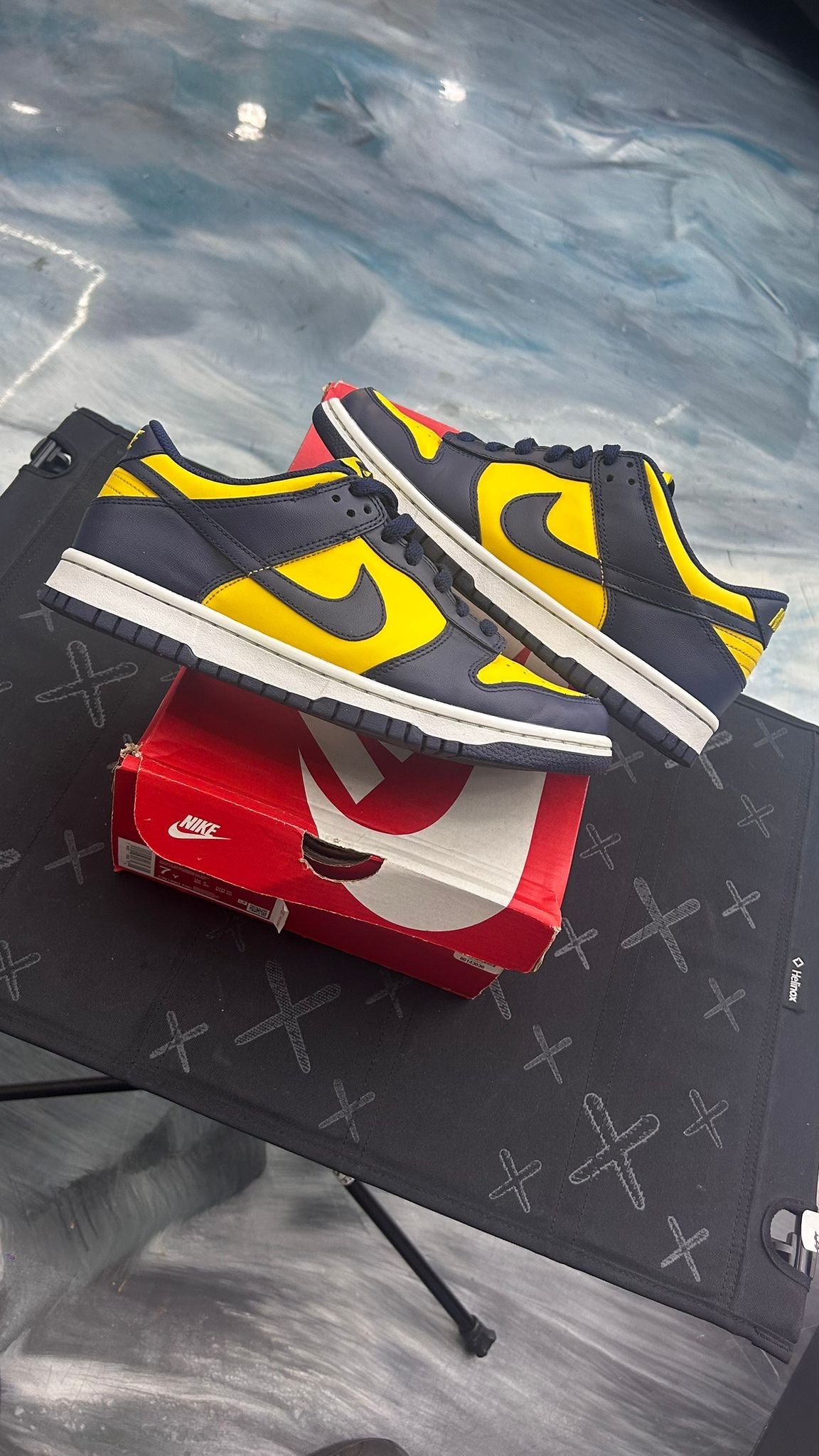 NIKE DUNK LOW MICHIGAN (2021/2024) (GS) PRE OWNED SIZE 7Y