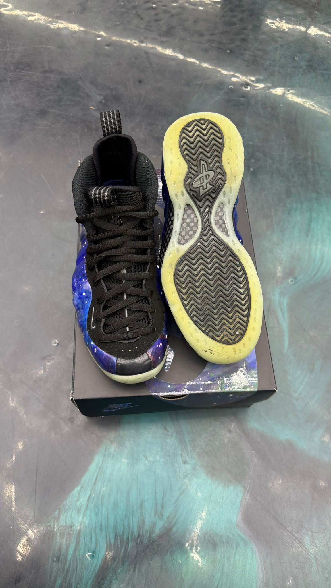 NIKE AIR FOAMPOSITE ONE GALAXY 2025 PRE OWNED SIZE 7.5