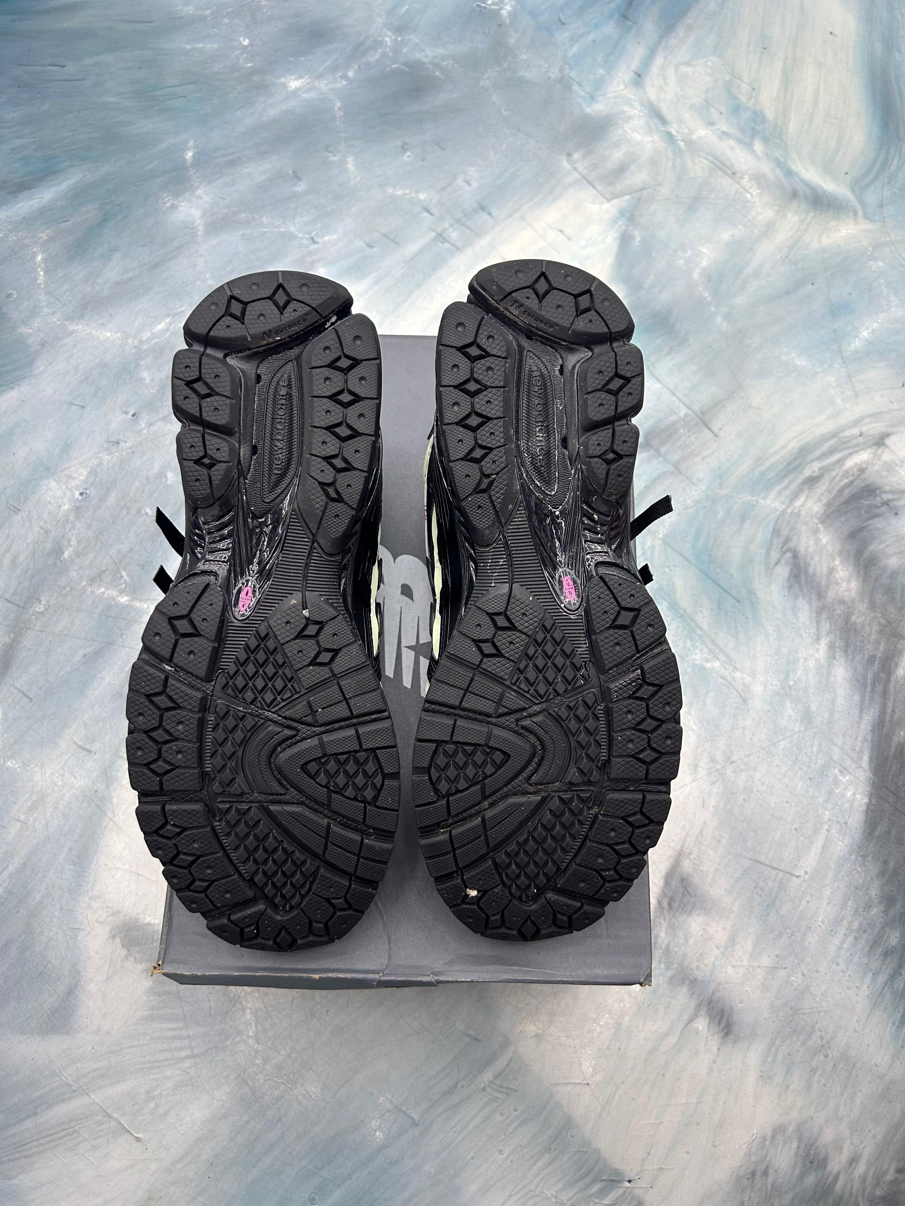 NEW BALANCE 1906A BLCK PINK PRE OWNED SIZE 9.5