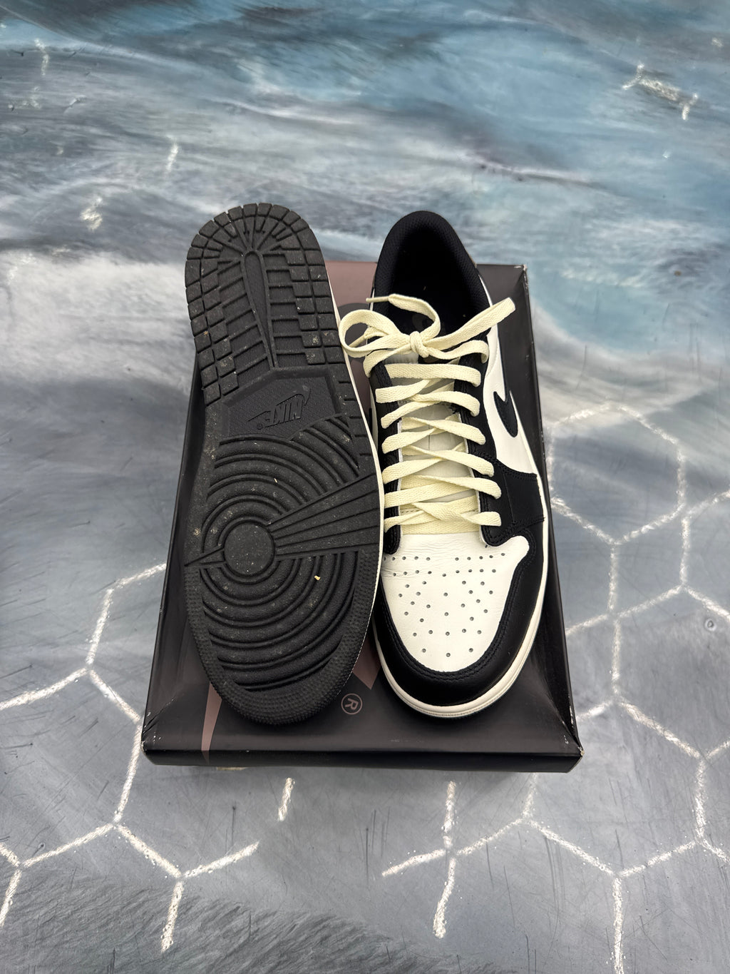 JORDAN 1 RETRO LOW OG MOCHA PRE OWNED SIZE 10