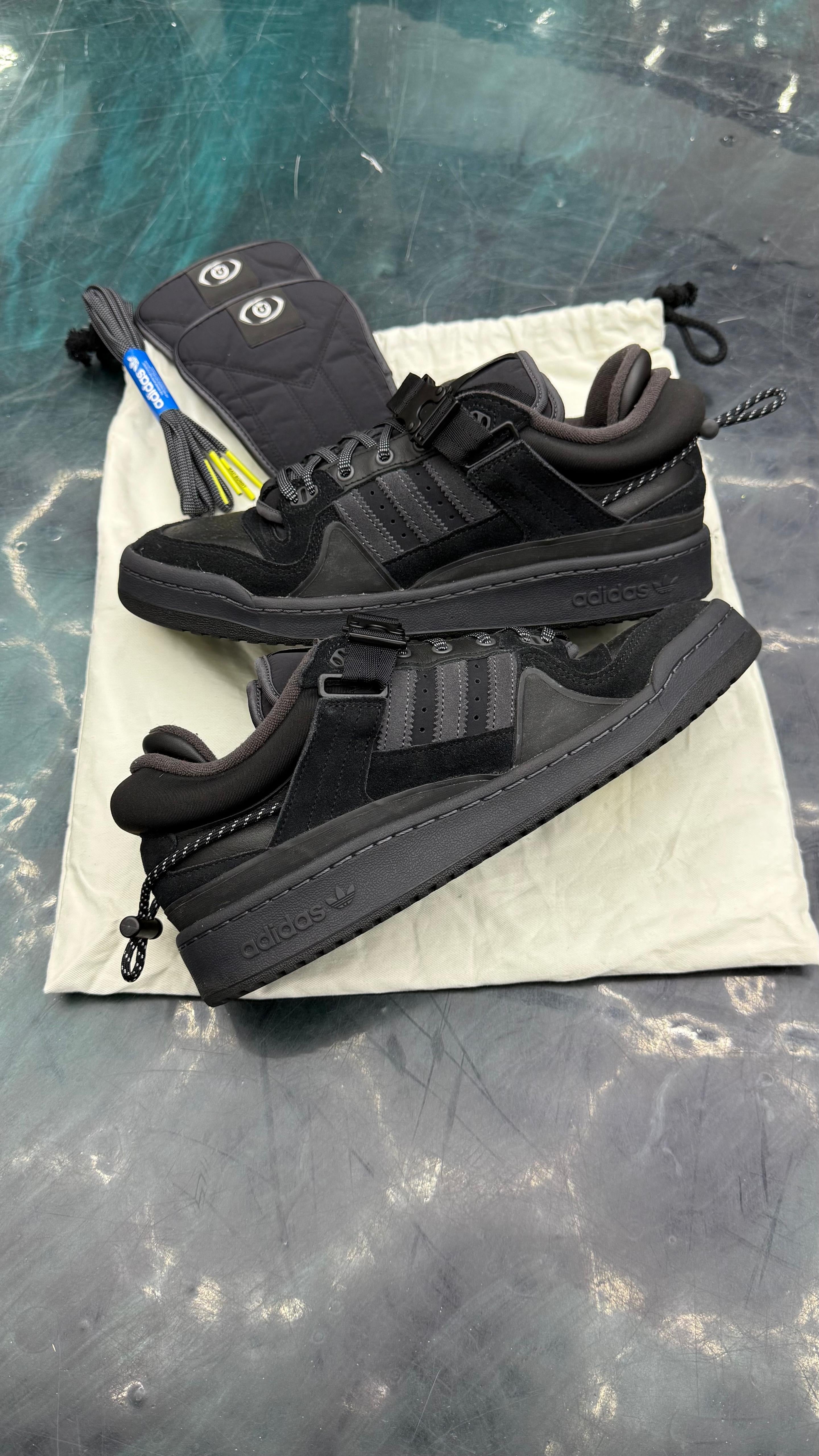 ADIDAS FORUM BUCKLE LOW BAD BUNNY BAD TO SCHOOL PRE OWNED SIZE 10 NO BOX