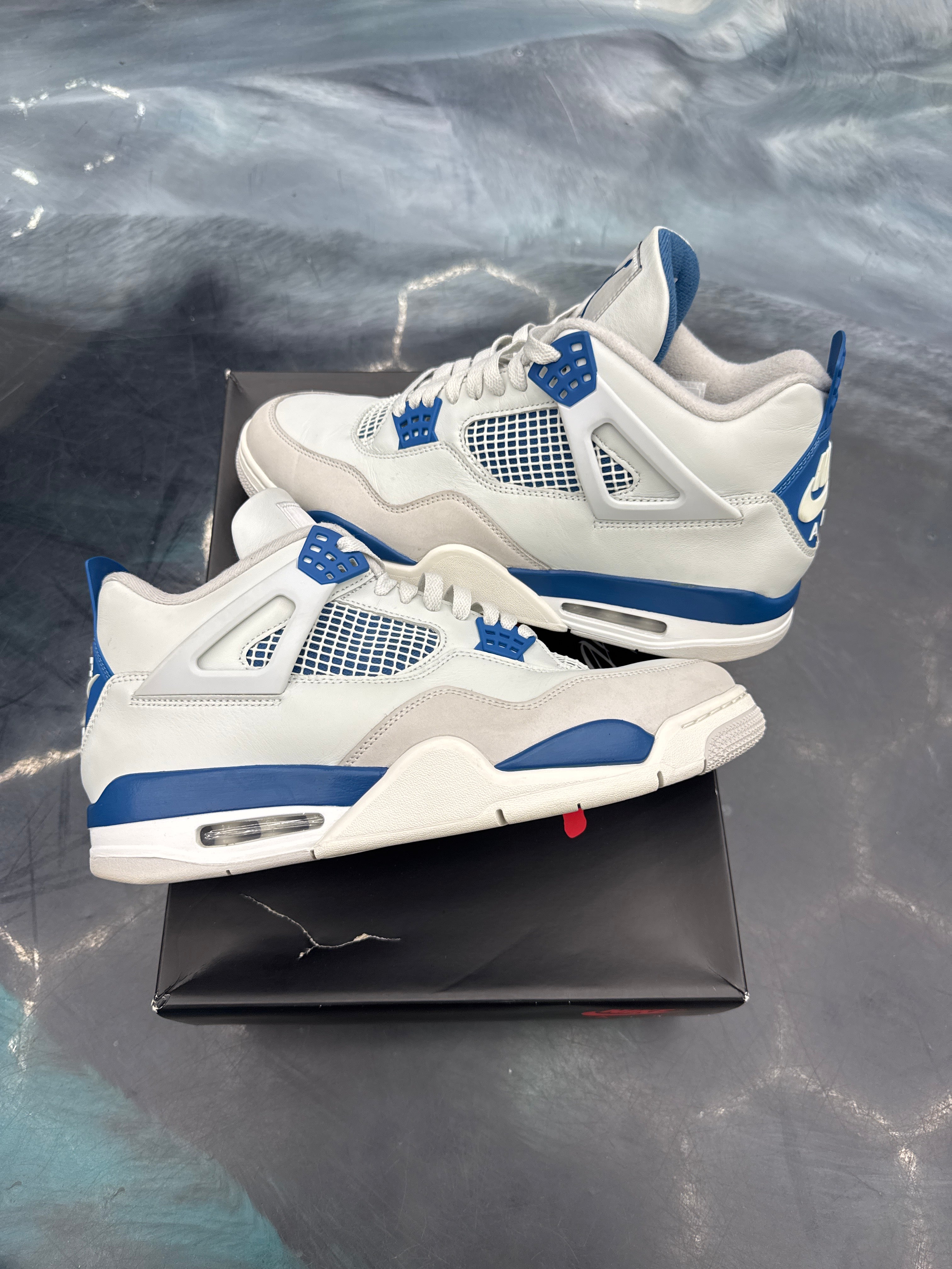 JORDAN 4 RETRO MILITARY BLUE PRE OWNED SIZE 12
