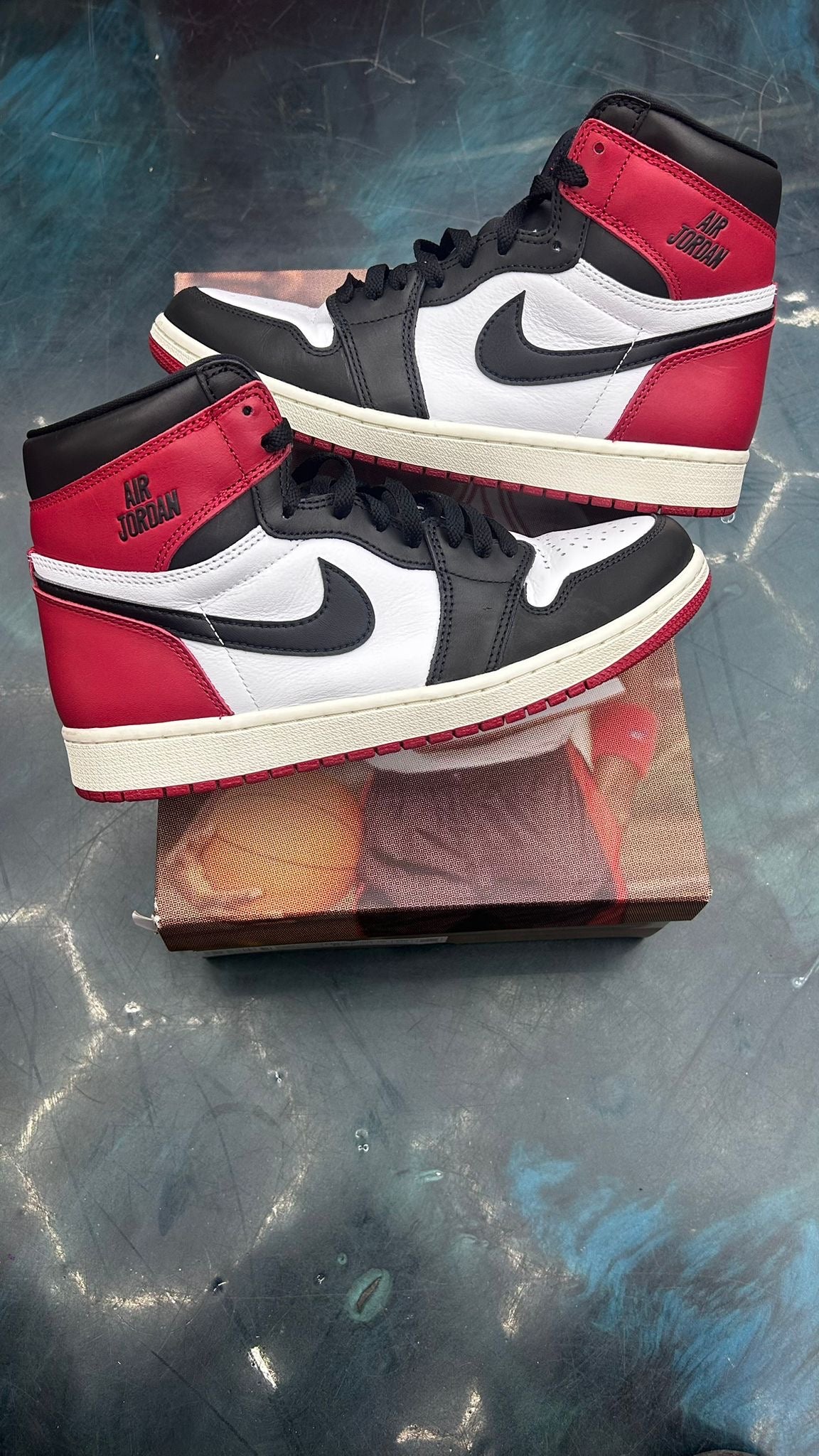 JORDAN 1 RETRO BLACK TOE REIMAGINED PRE OWNED SIZE 8.5
