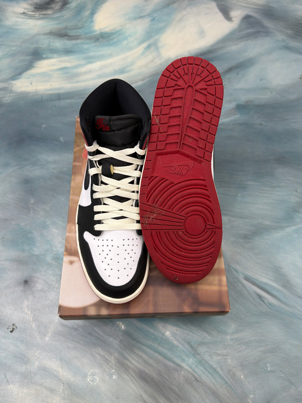 JORDAN 1 RETRO BLACK TOE PRE OWNED SIZE 10