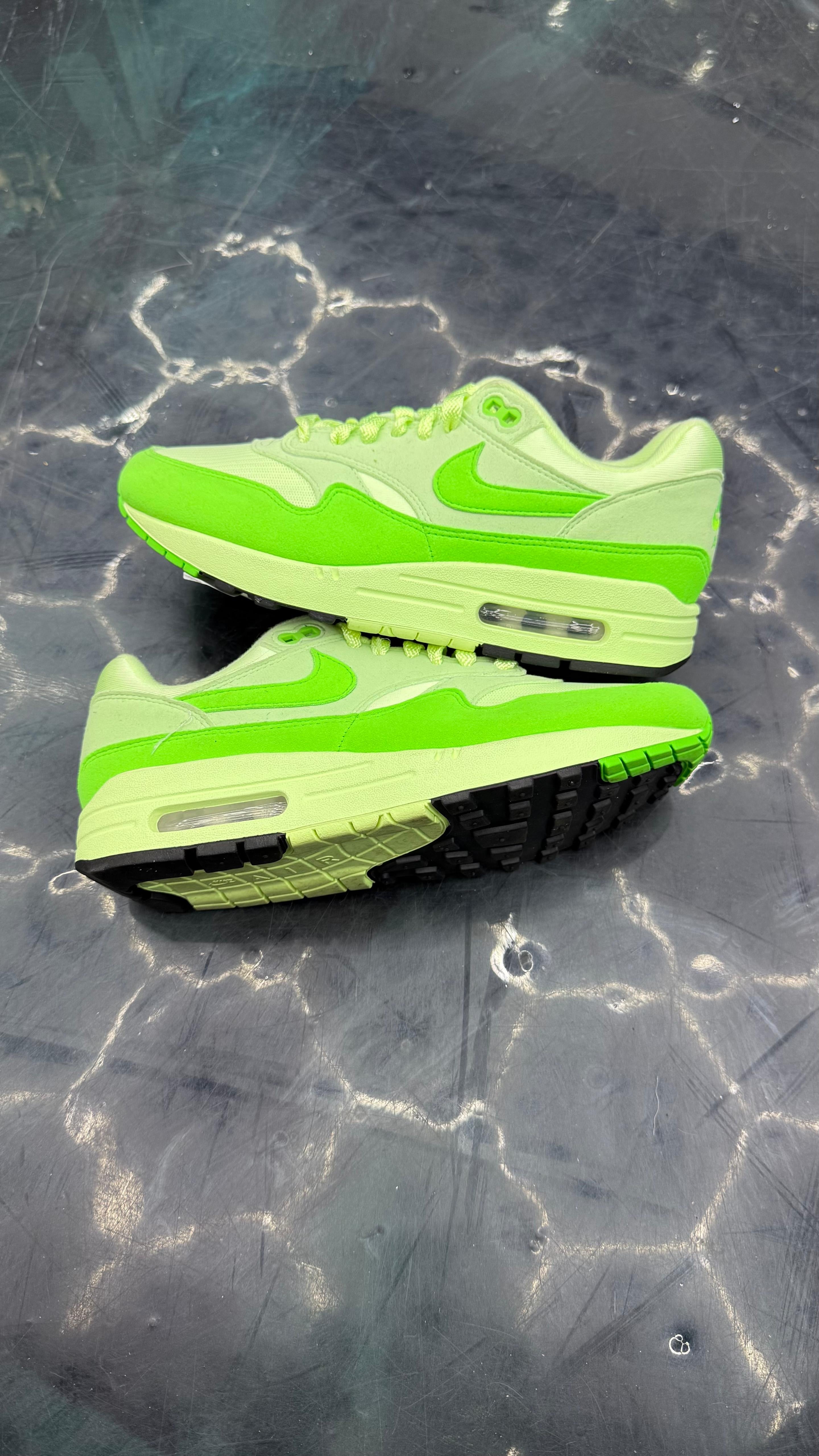 NIKE AIR MAX PRE OWNED SIZE 8.5W 7M NO BOX