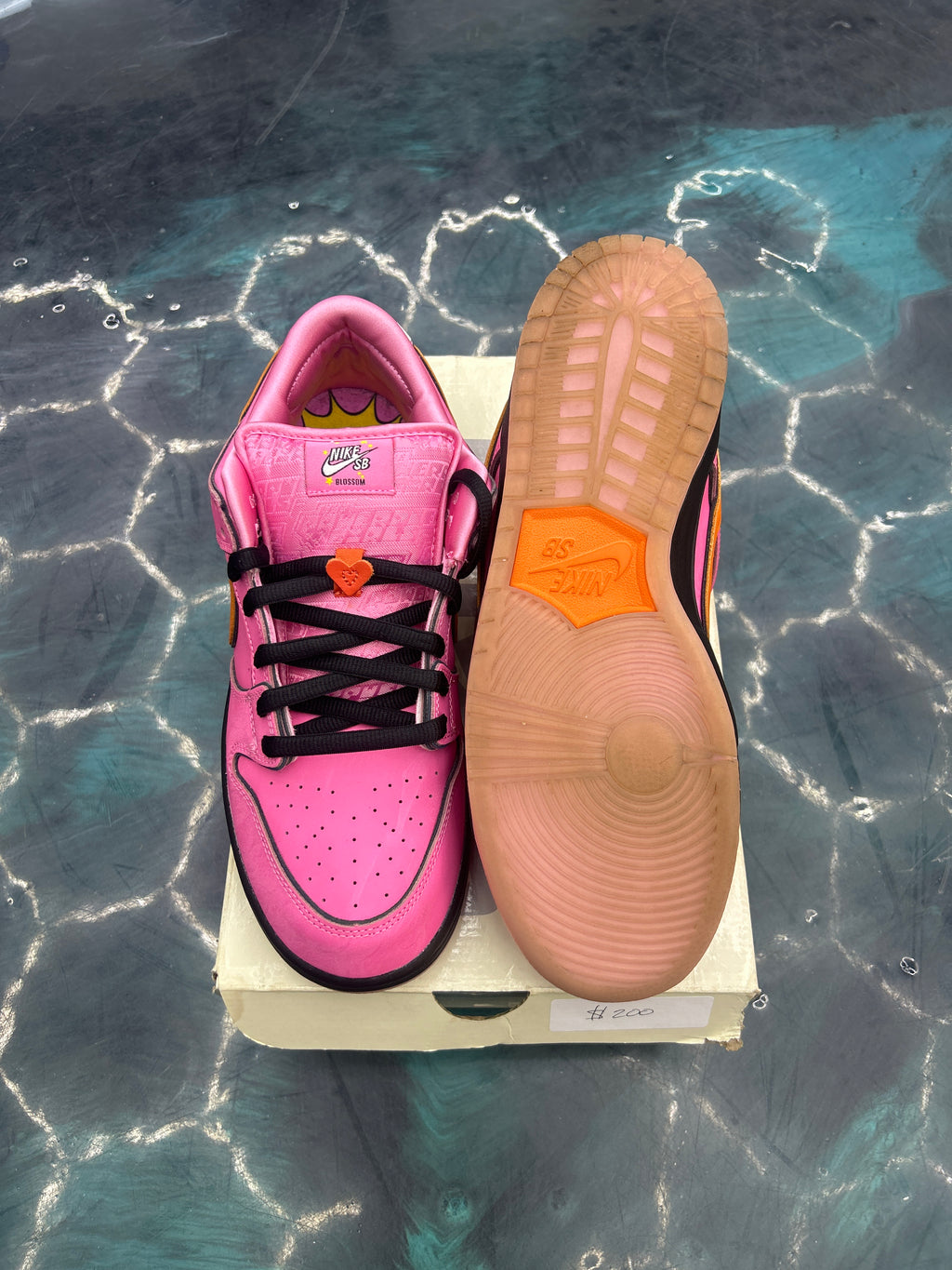NIKE SB DUNK LOW THE POWERPUFF GIRLS BLOSSOM PRE OWNED SIZE 11