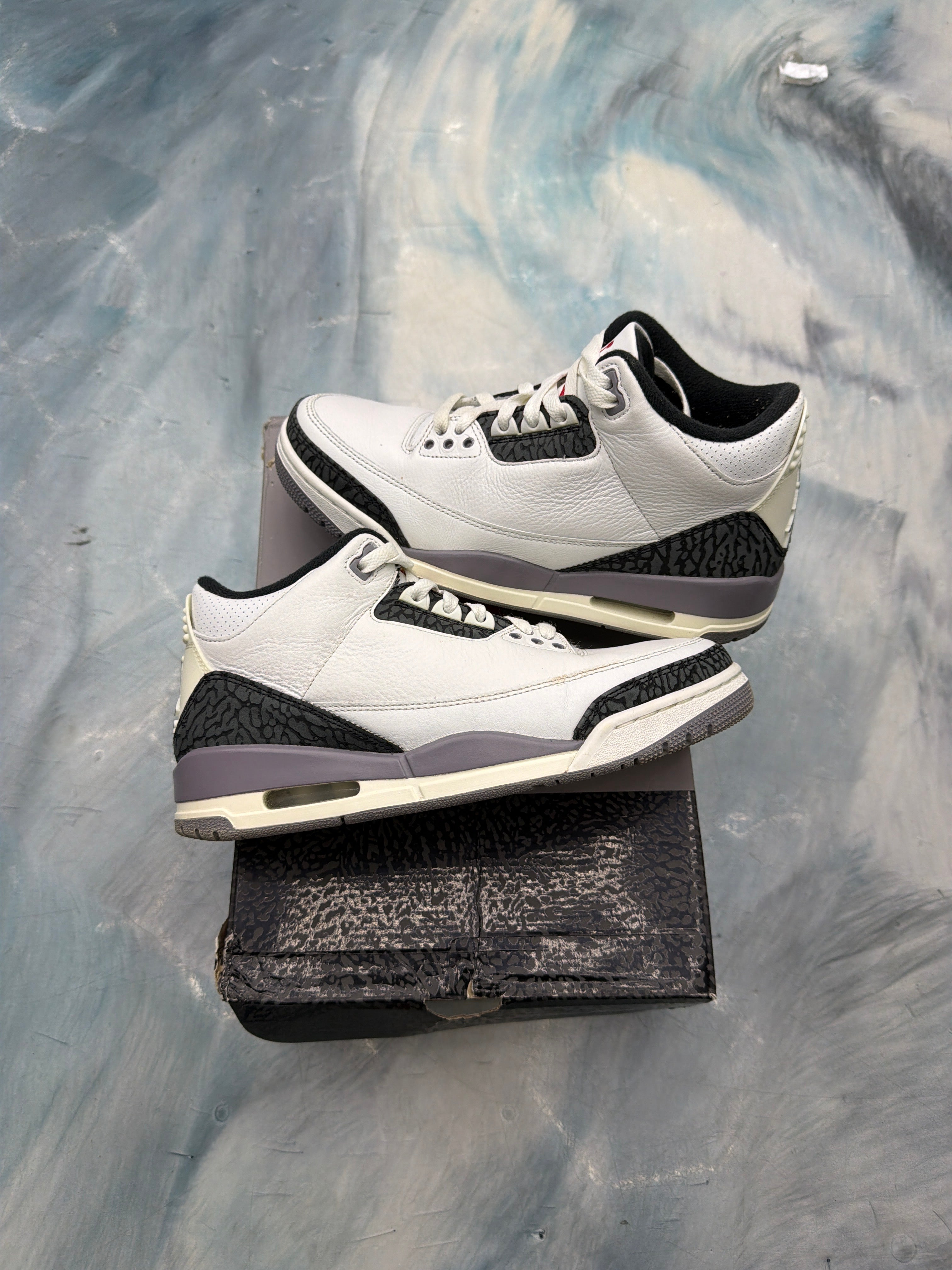 JORDAN 3 RETRO CEMENT GREY PRE OWNED SIZE 8