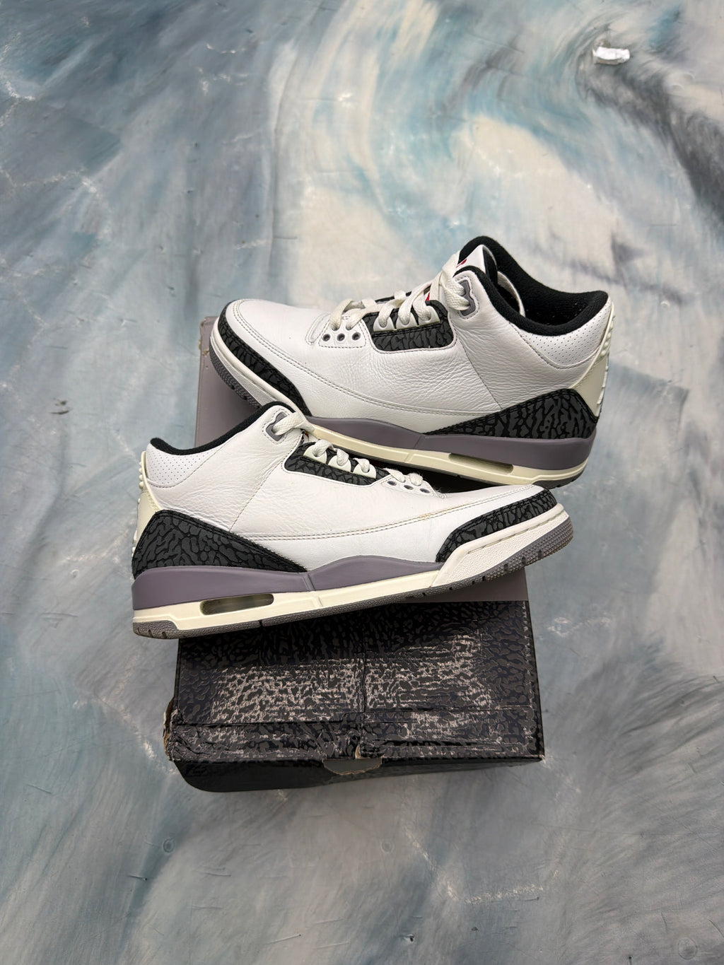 JORDAN 3 RETRO CEMENT GREY PRE OWNED SIZE 8