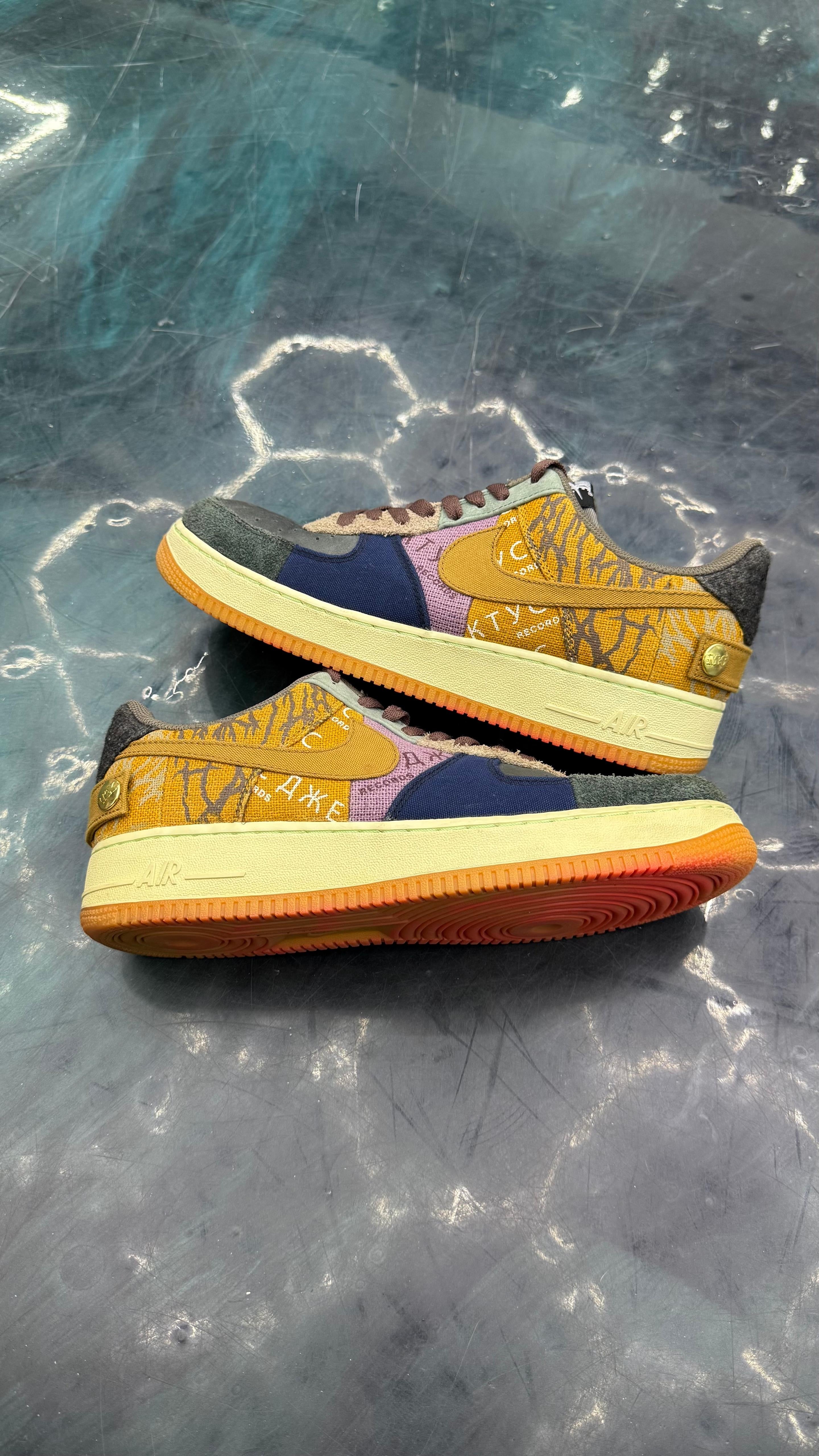 NIKE AIR FORCE 1 LOW TRAVIS SCOTT CACTUS JACK PRE OWNED SIZE 11