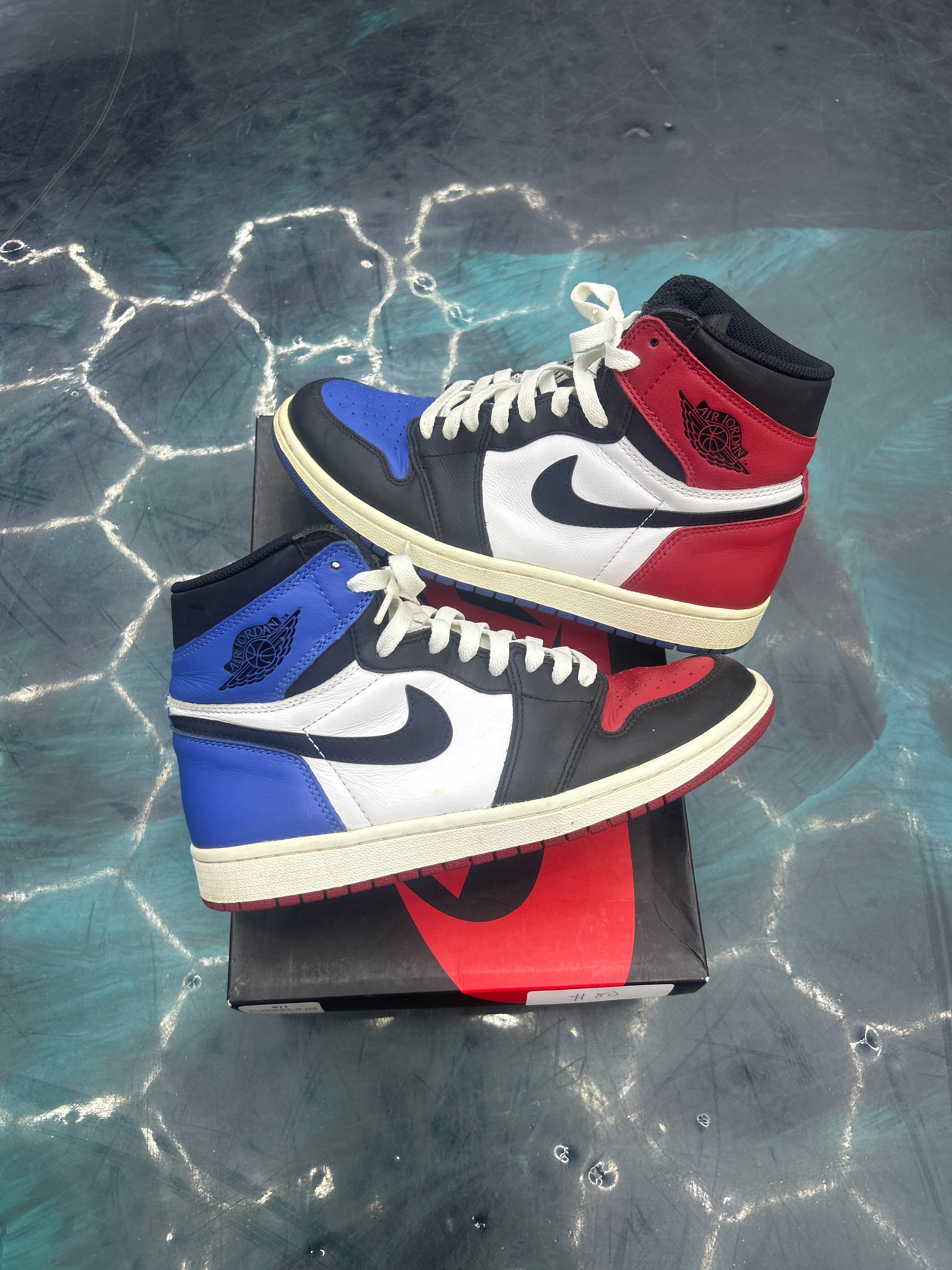 JORDAN 1 RETRO TOP 3 PRE OWNED SIZE 8