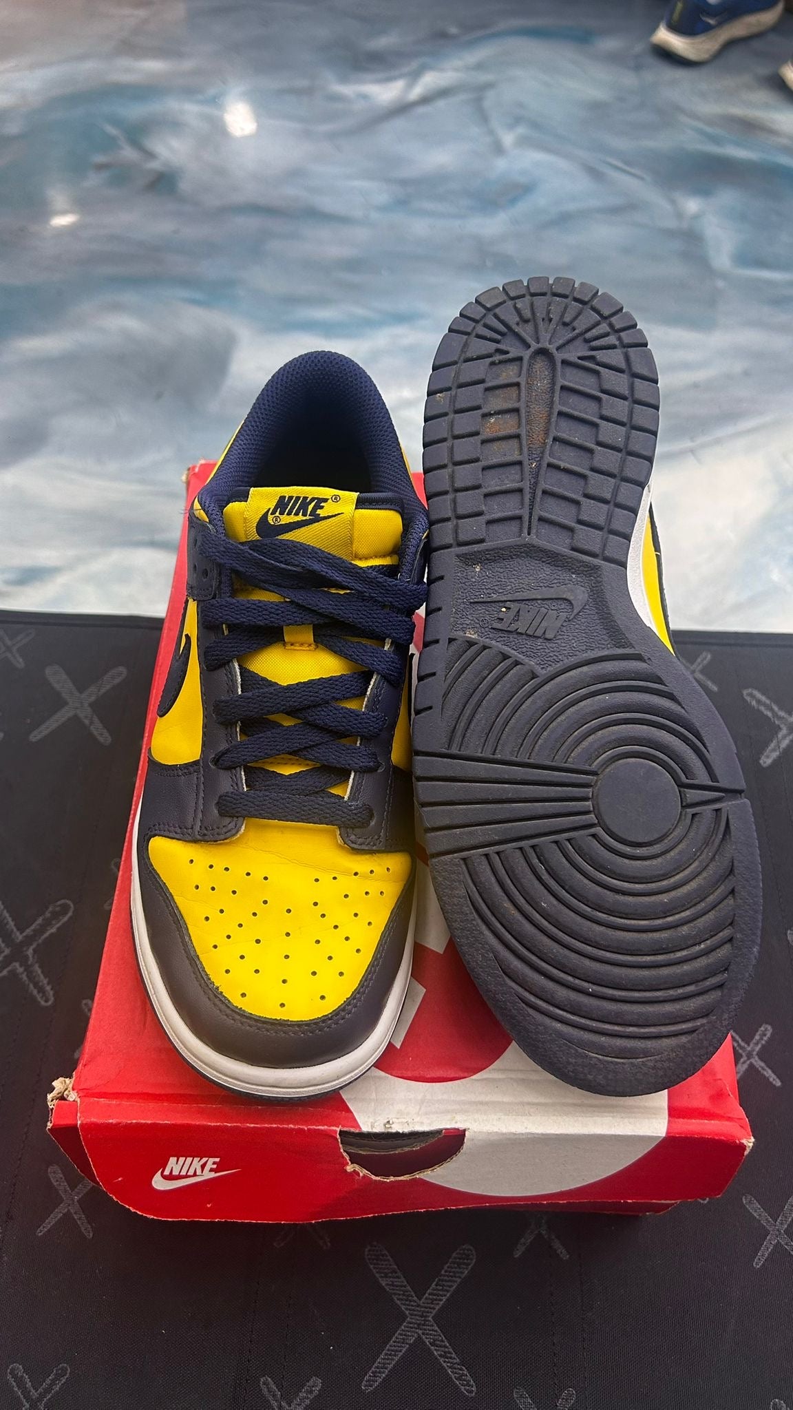 NIKE DUNK LOW MICHIGAN (2021/2024) (GS) PRE OWNED SIZE 7Y