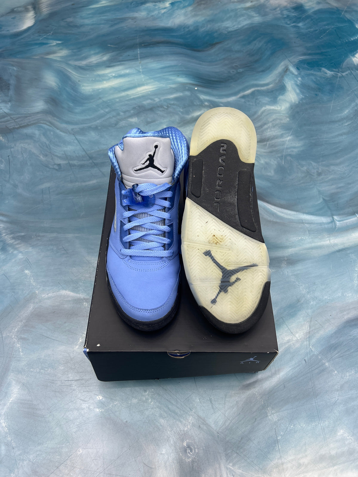 JORDAN 5 RETRO UNC UNIVERSITY BLUE PRE OWNED SIZE 9.5