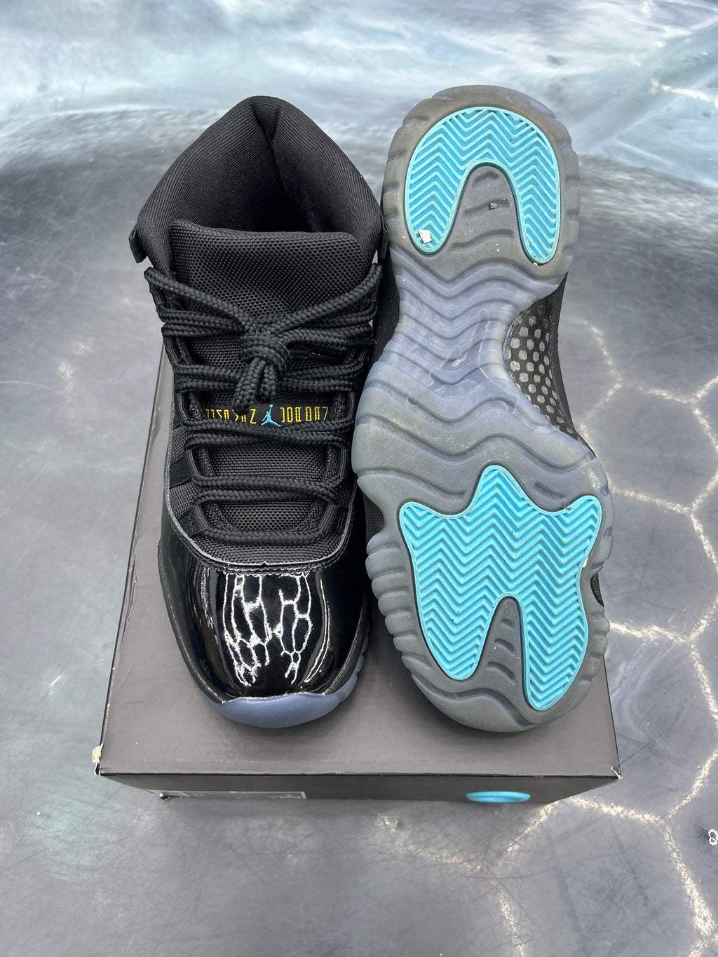 JORDAN 11 RETRO GAMMA BLUE PRE OWNED SIZE 8