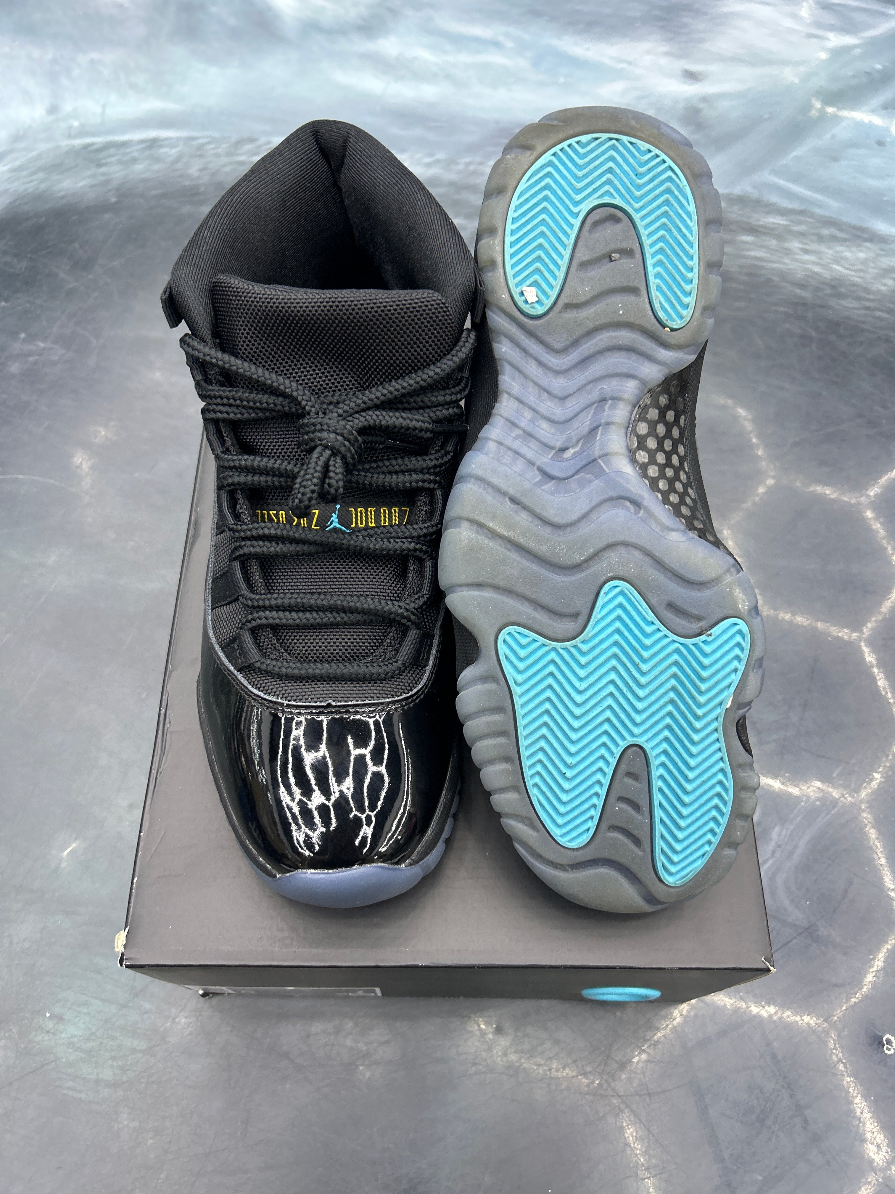 JORDAN 11 RETRO GAMMA BLUE PRE OWNED SIZE 8