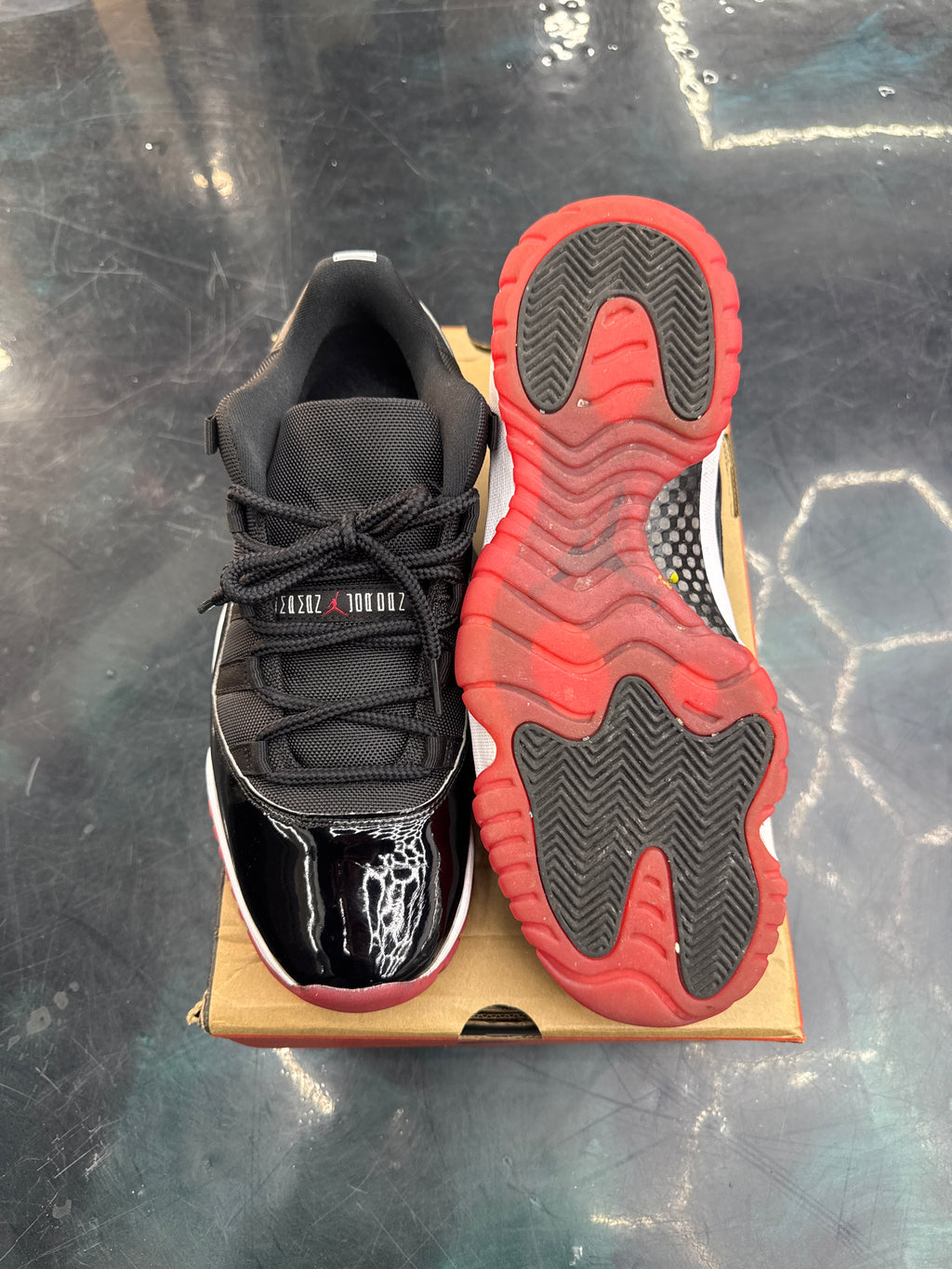JORDAN 11 RETRO LOW BRED PRE OWNED SIZE 11