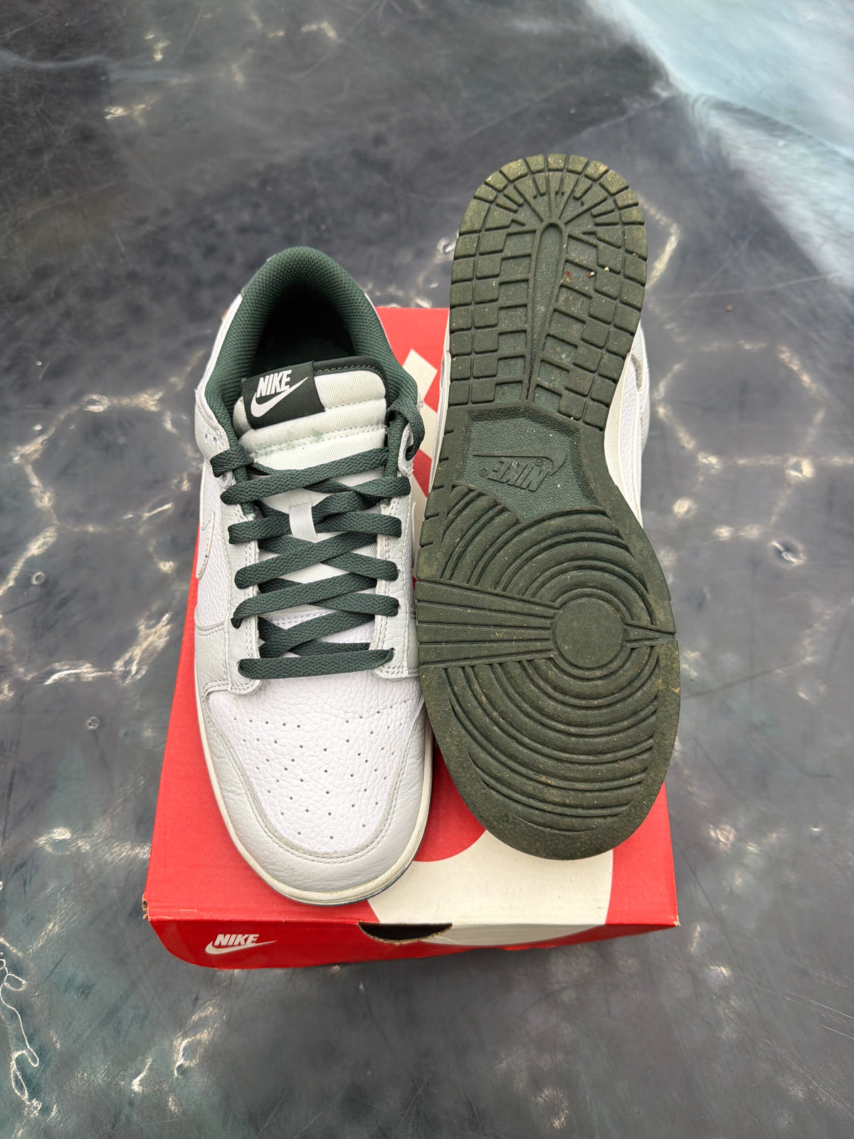 NIKE DUNK LOW RETRO SE PHOTOM DUST VINTAGE GREEN PRE OWNED SIZE 10.5