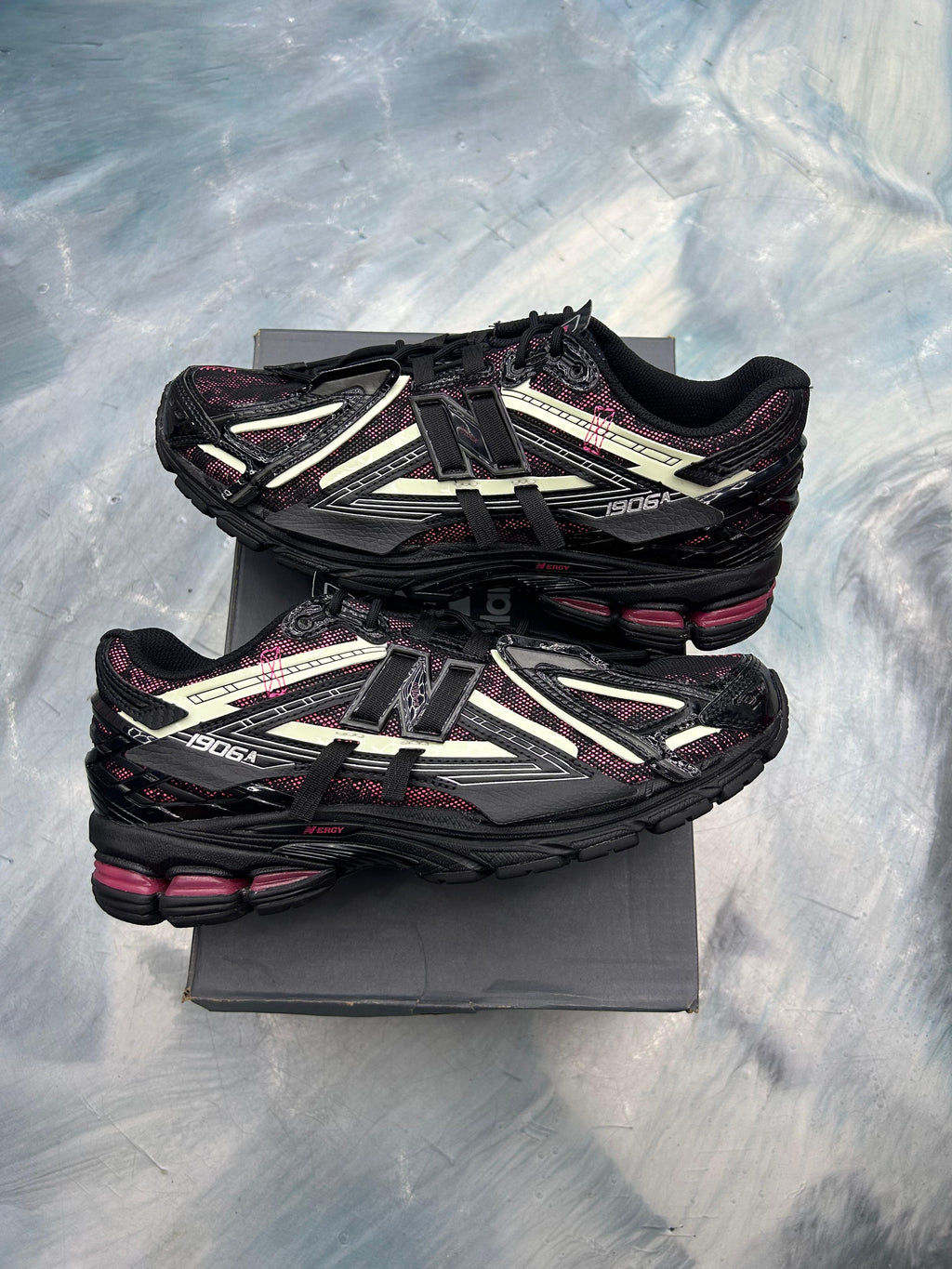 NEW BALANCE 1906A BLCK PINK PRE OWNED SIZE 9.5