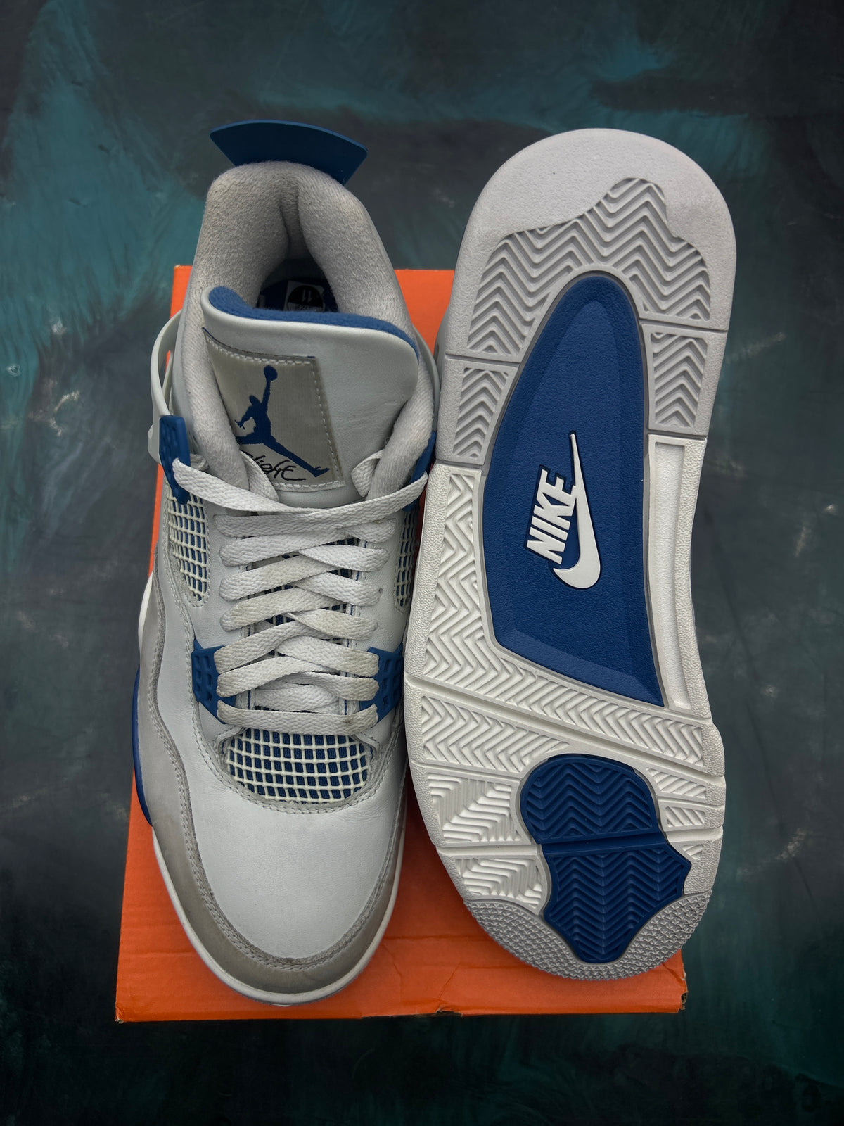 JORDAN 4 RETRO MILITARY BLUE PRE OWNED SIZE 11