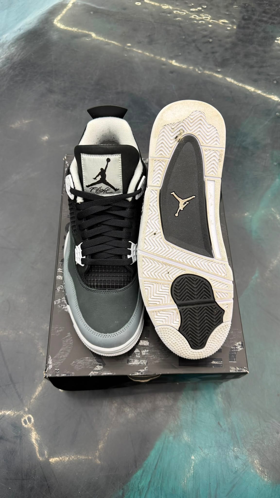 JORDAN 4 RETRO FEAR PRE OWNED SIZE 11