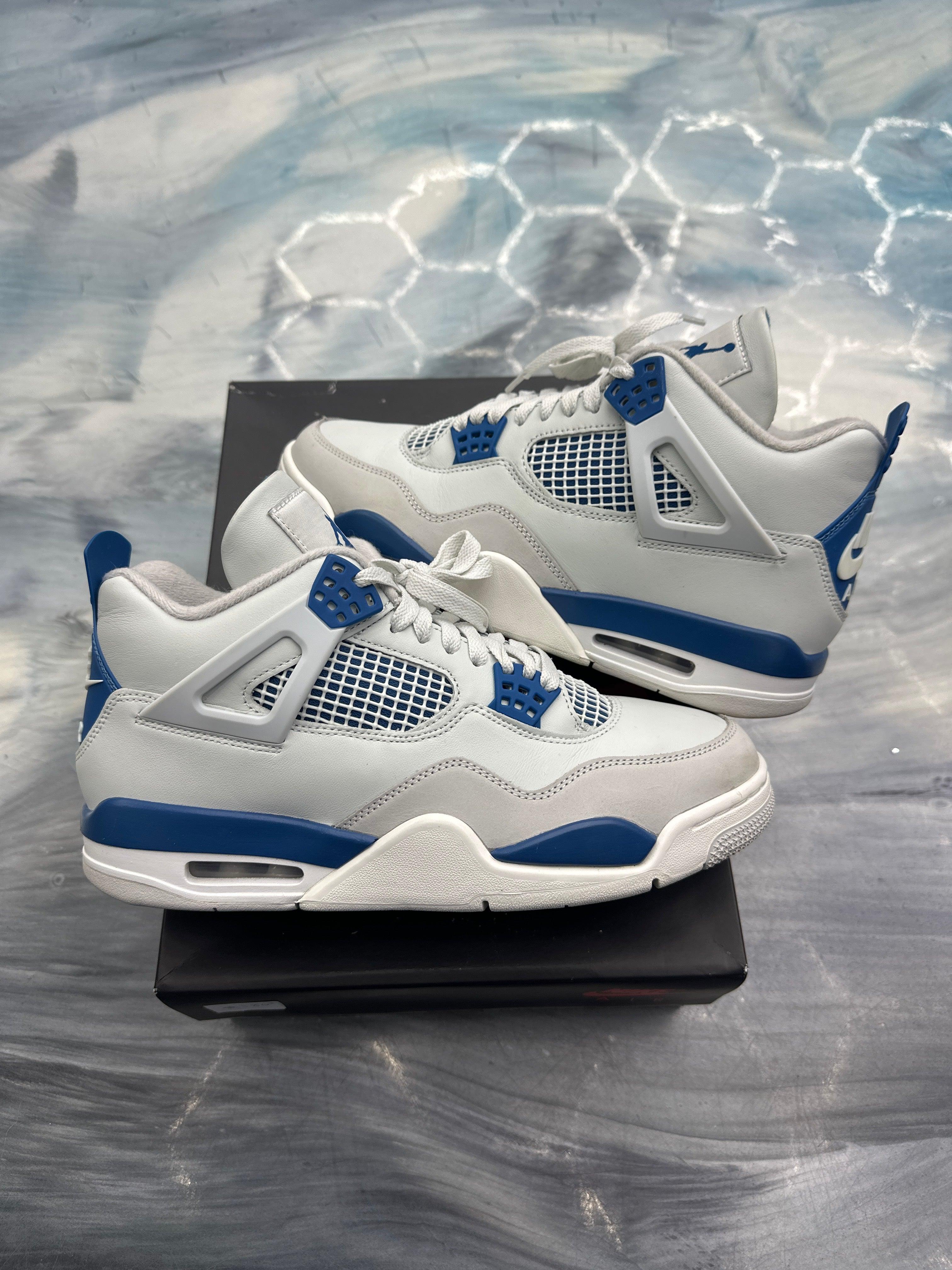 JORDAN 4 RETRO MILITARY BLUE PRE OWNED SIZE 9.5
