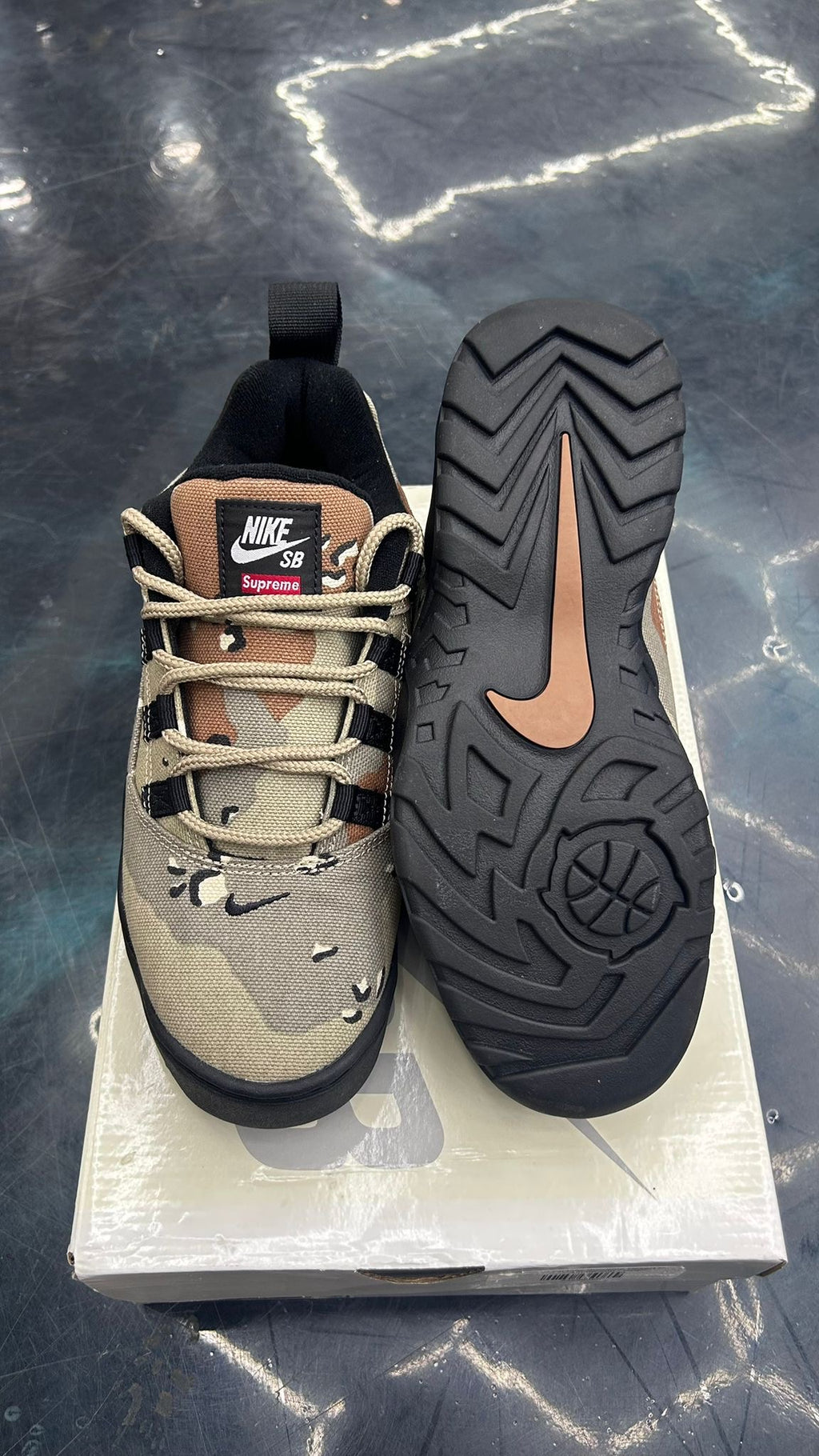 NIKE SB DARWIN LOW SUPREME DESERT CAMO PRE OWNED SIZE 7.5