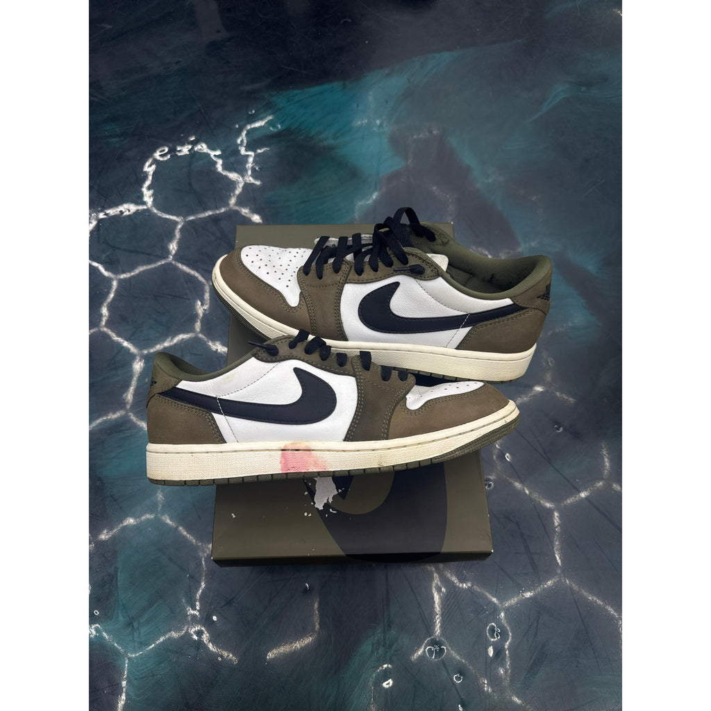 JORDAN 1 RETRO LOW MEDIUM OLIVE PRE OWNED SIZE 9.5