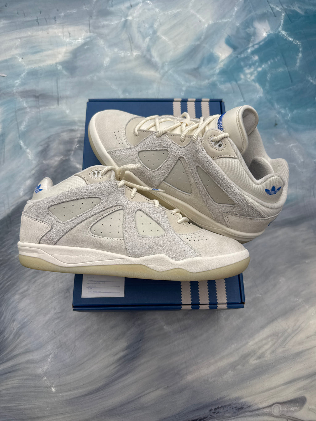 ADIDAS BADBO 1.0 BAD BUNNY RESILIENCE PRE OWNED SIZE 8