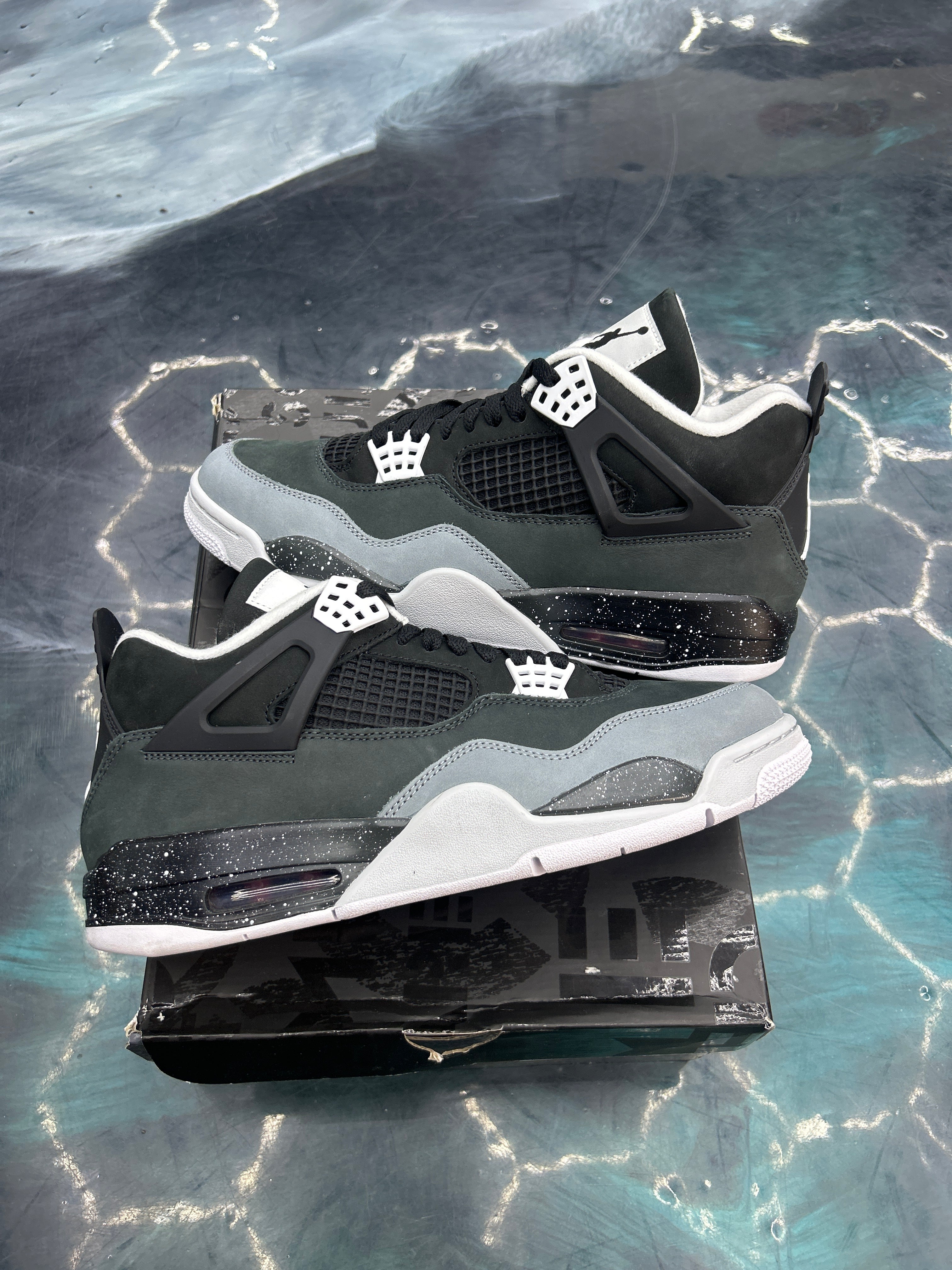 JORDAN 4 RETRO FEAR PRE OWNED SIZE 11.5