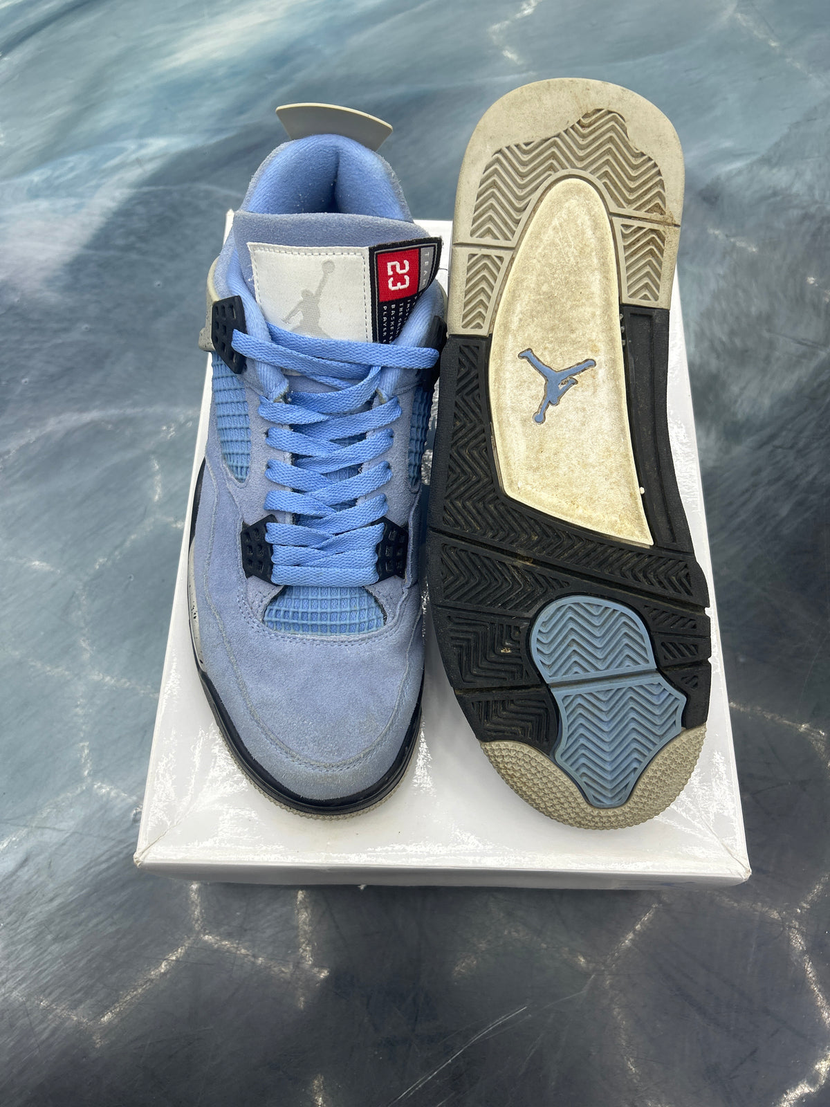 JORDAN 4 RETRO UNIVERSITY BLUE SIZE 10 PRE-OWNED