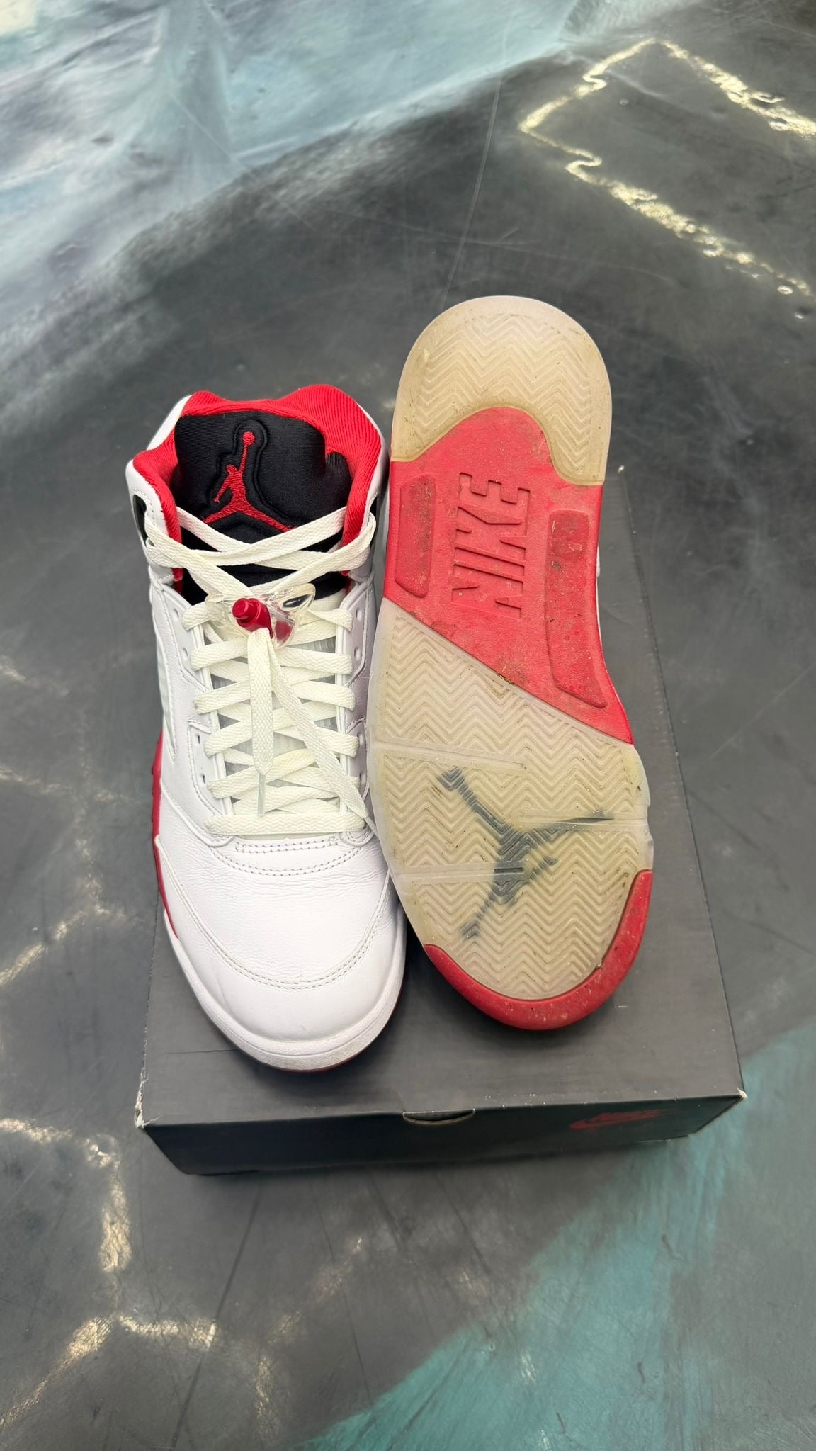JORDAN 5 RETRO FIRE RED PRE OWNED SIZE 10