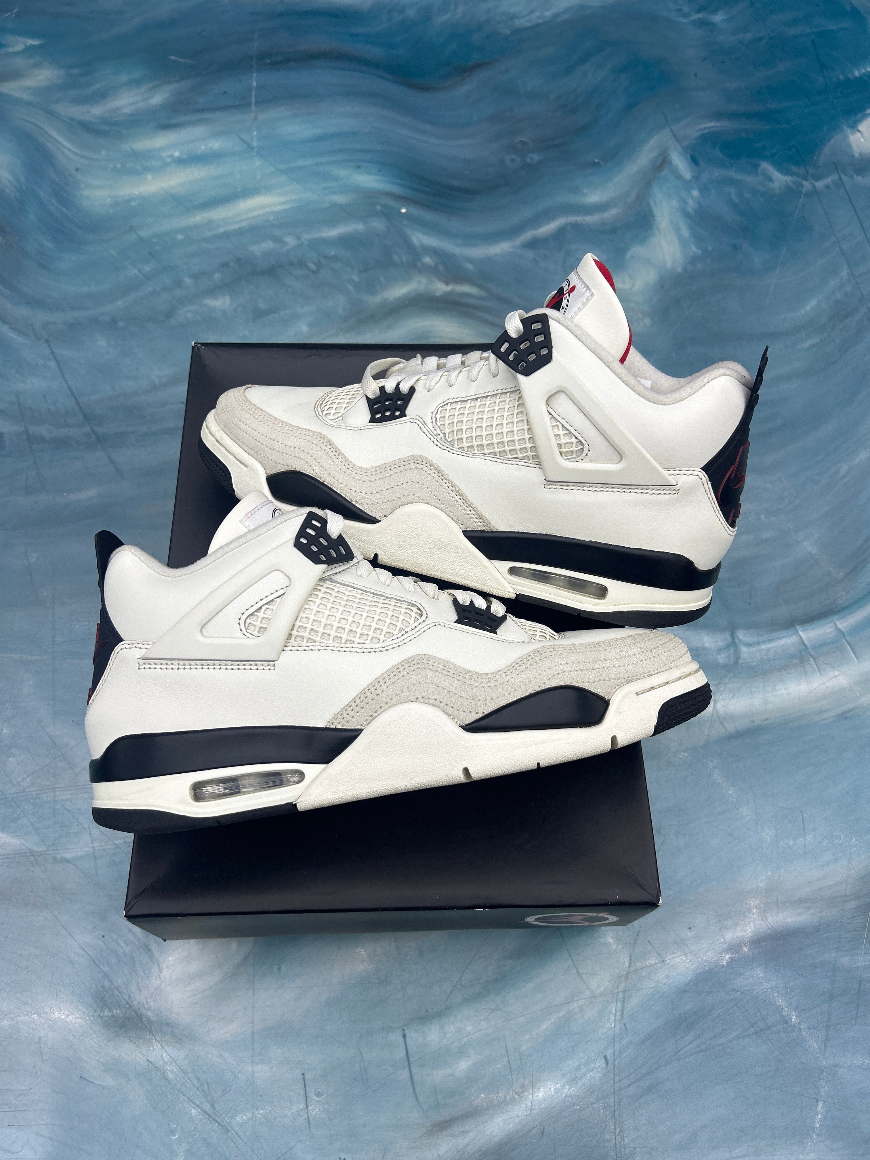 JORDAN 4 RETRO FLIGHT CLUB PRE OWNED SIZE 12