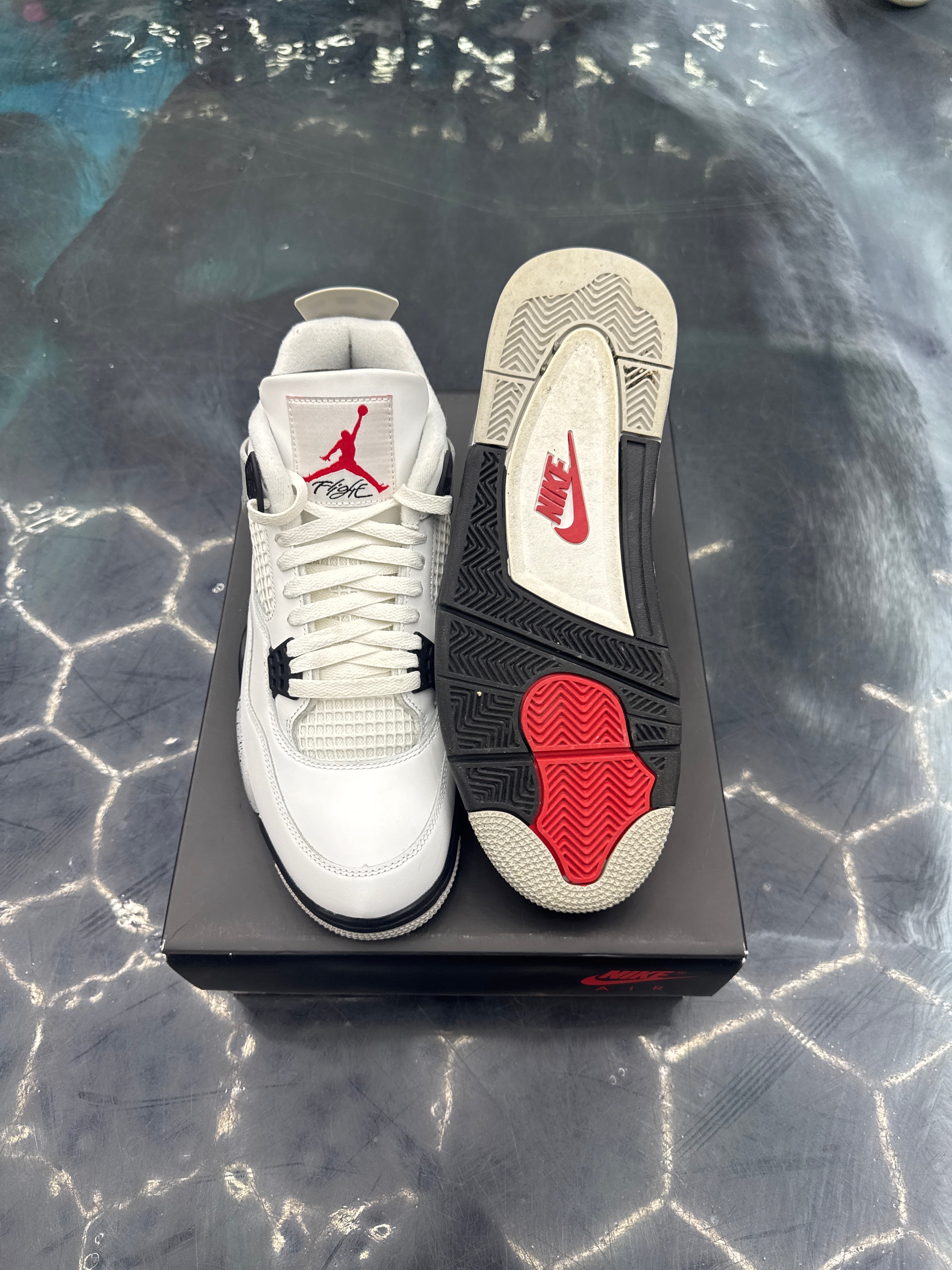 JORDAN 4 RETRO WHITE CEMENT PRE OWNED SIZE 11.5