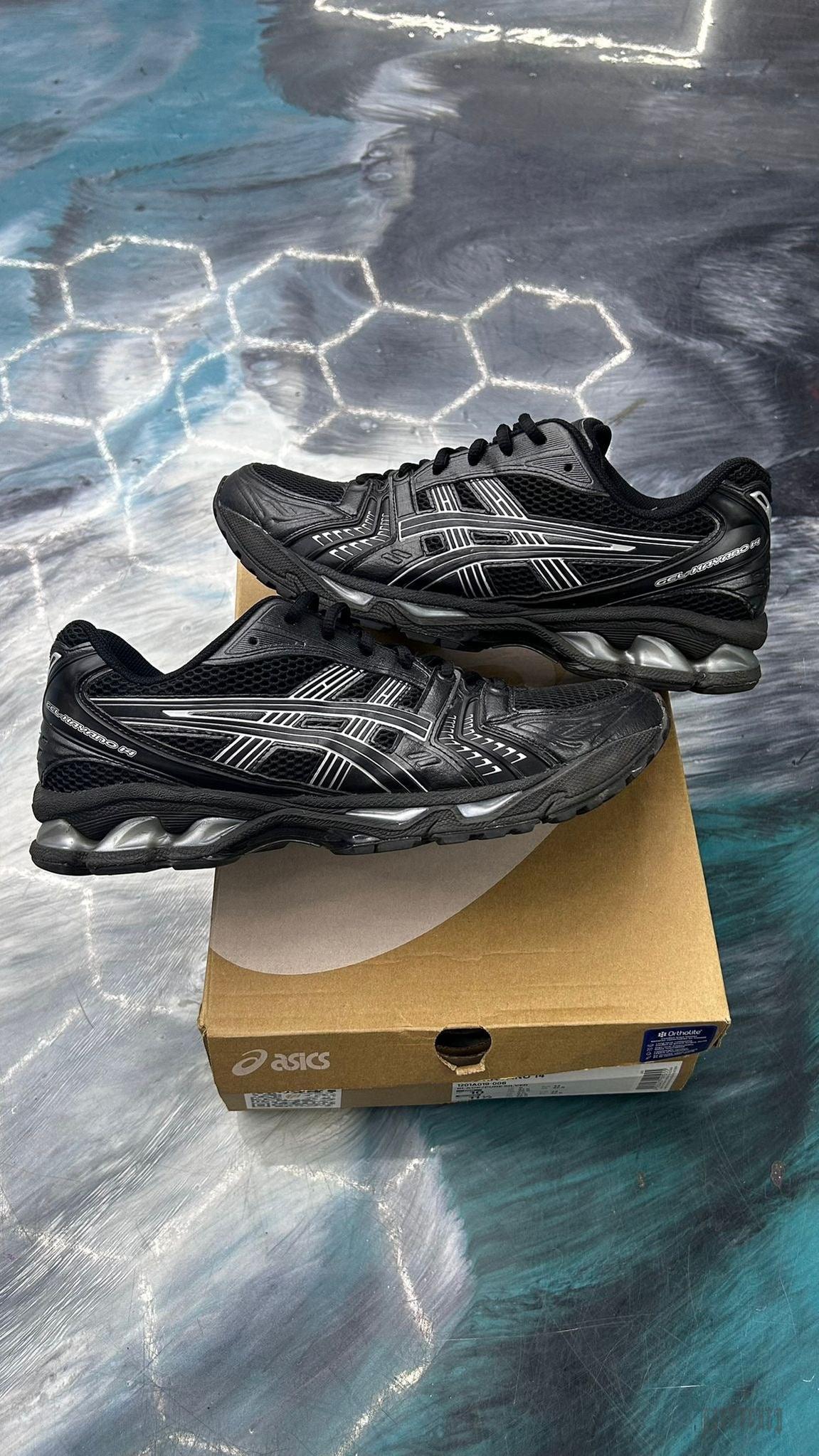 ASICS GEL KAYANO 14 BLACK PURE SILVER PRE OWNED SIZE 10