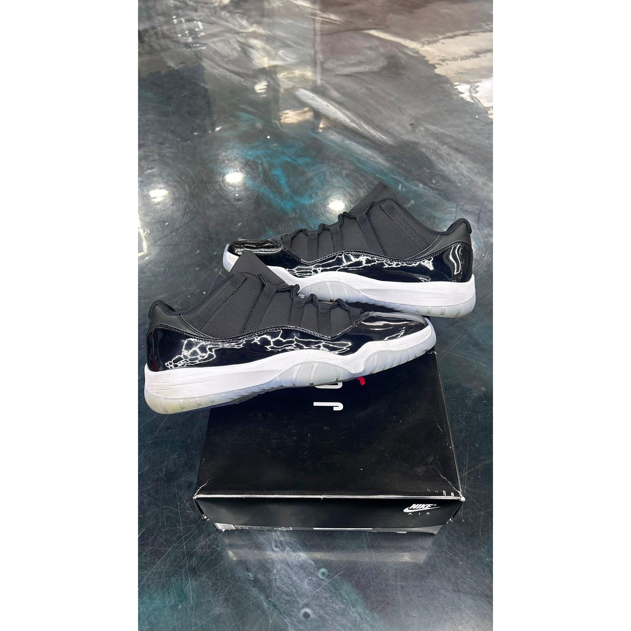 JORDAN 11 RETRO LOW SPACE JAM PRE OWNED SIZE 13