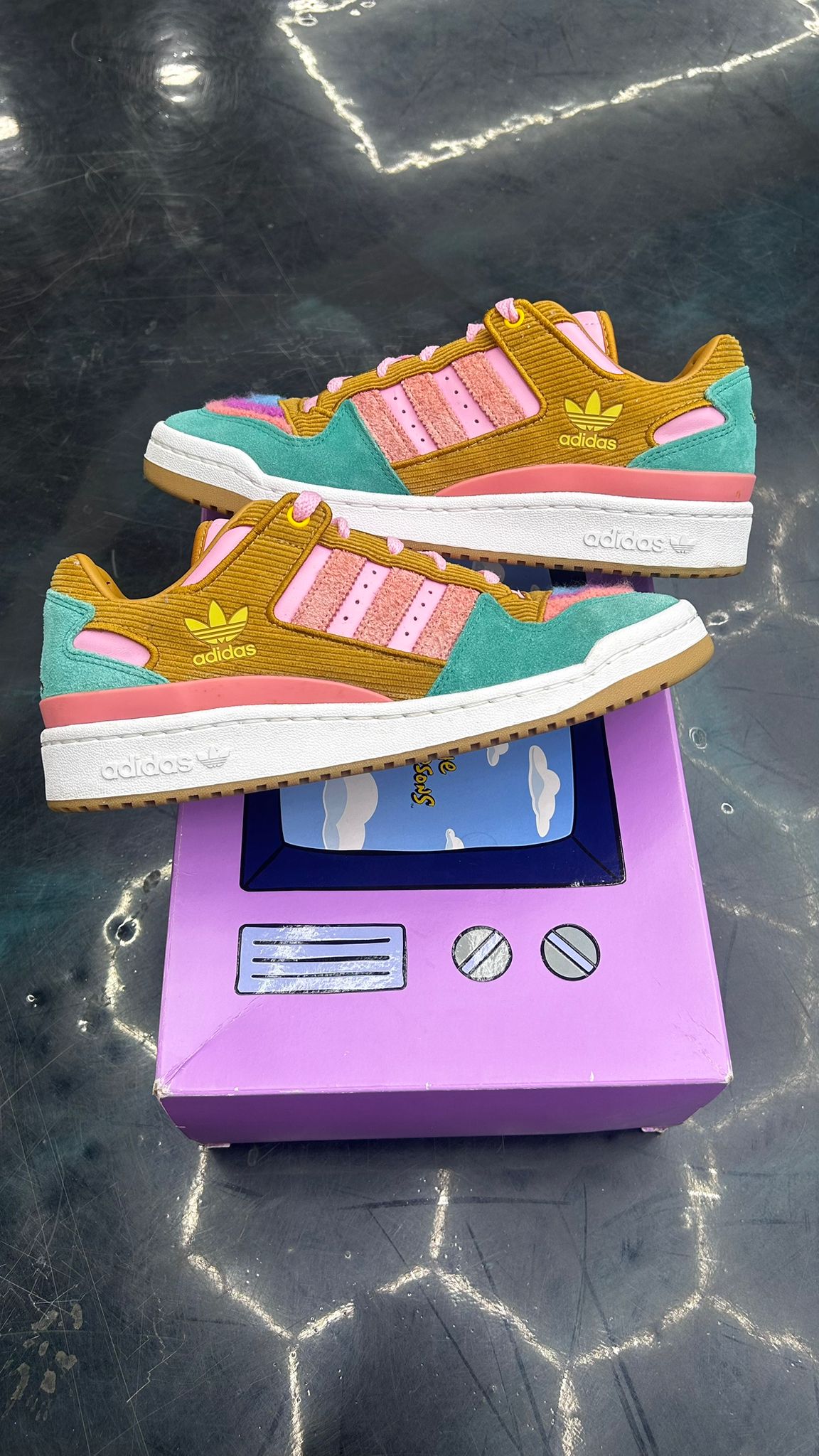 ADIDAS FORUM LOW THE SIMPSONS LIVING ROOM PRE OWNED SIZE 9