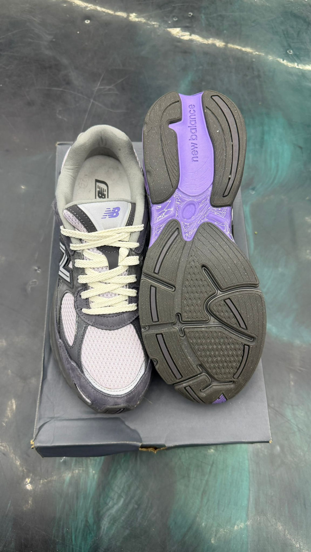 NEW BALANCE 2010 NEPTUNE GREY VIOLET CRUSH PRE OWNED SIZE 10.5