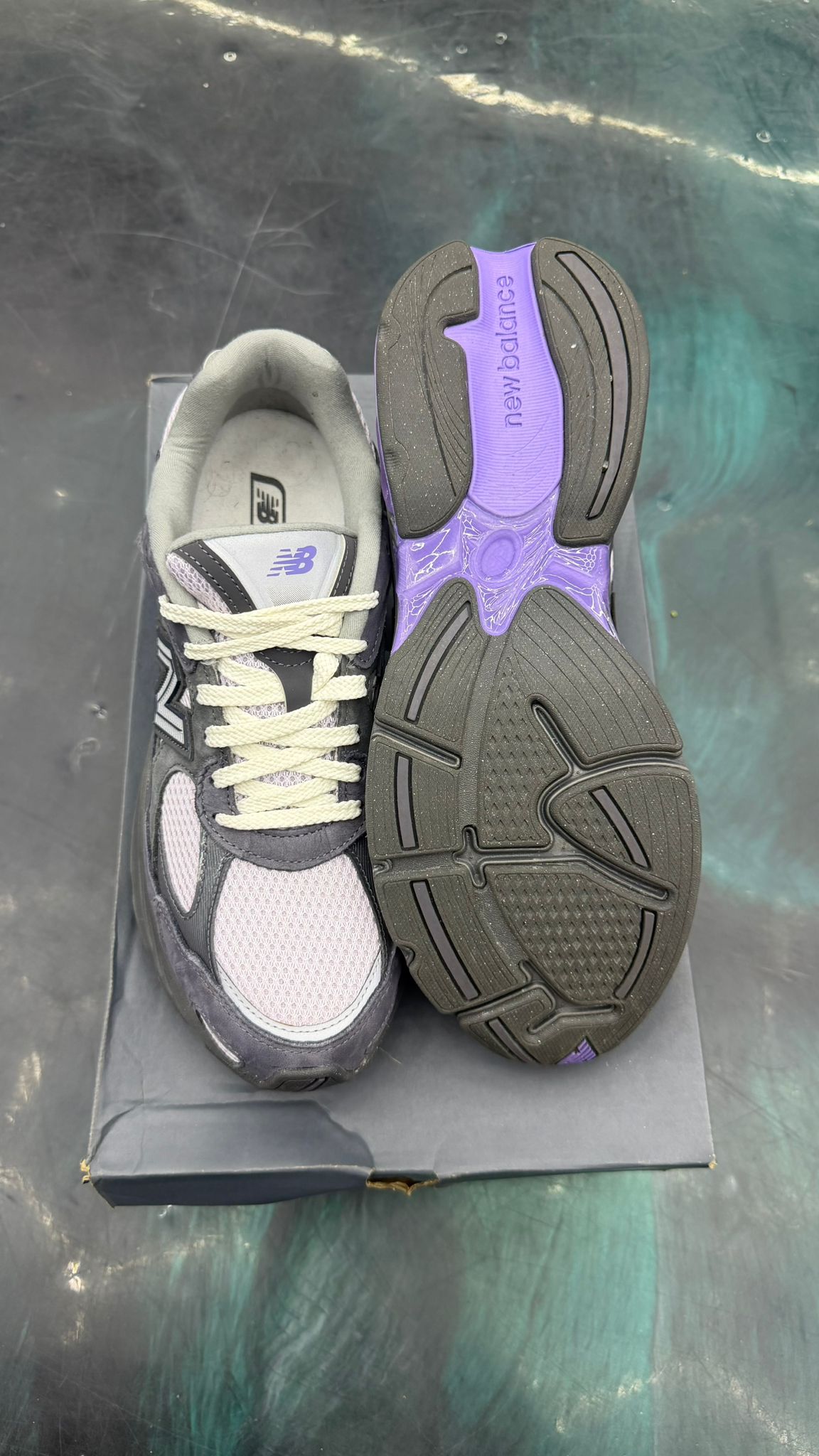 NEW BALANCE 2010 NEPTUNE GREY VIOLET CRUSH PRE OWNED SIZE 10.5
