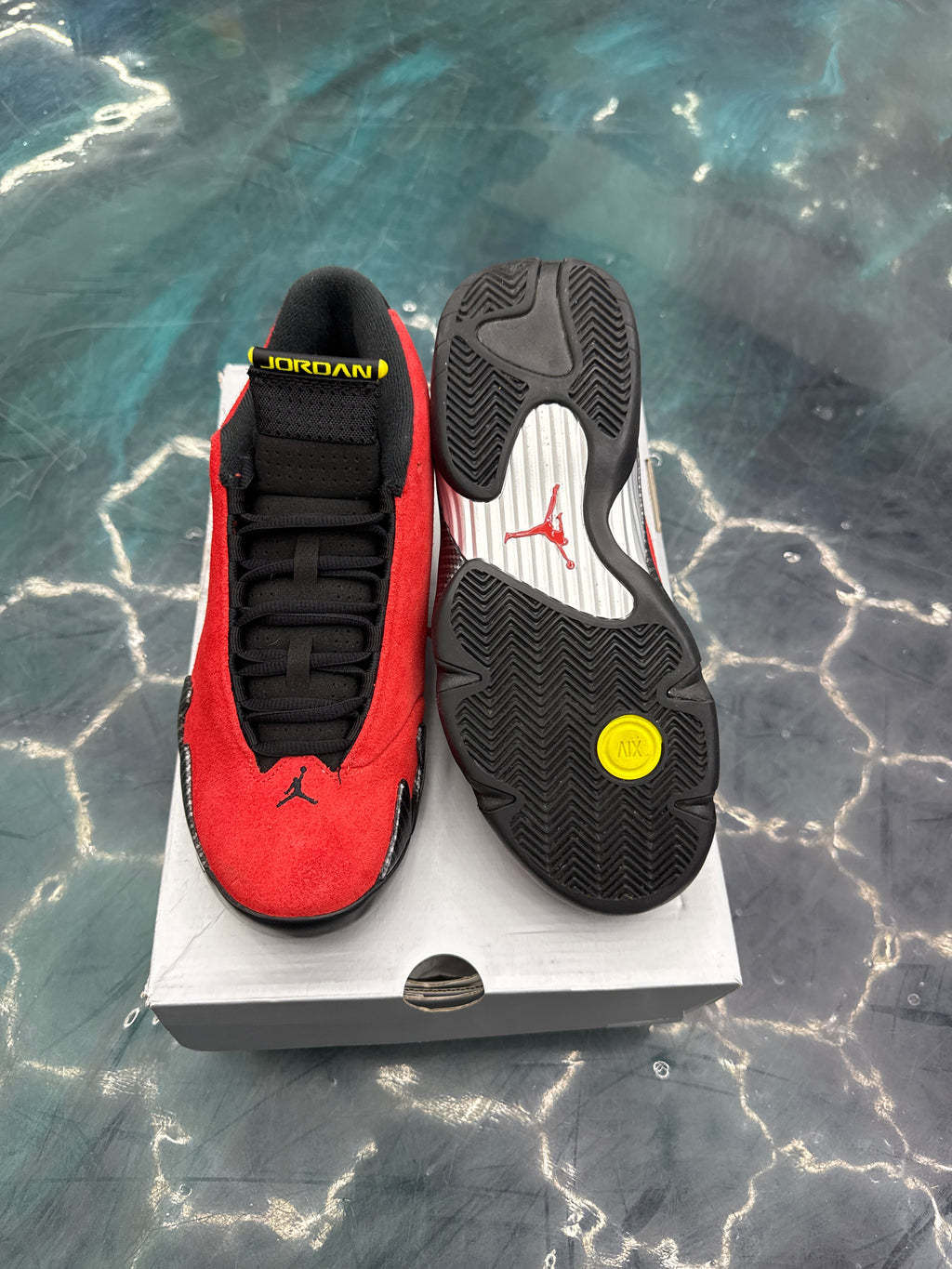 JORDAN 14 RETRO FERRARI (2025) PRE OWNED SIZE 7